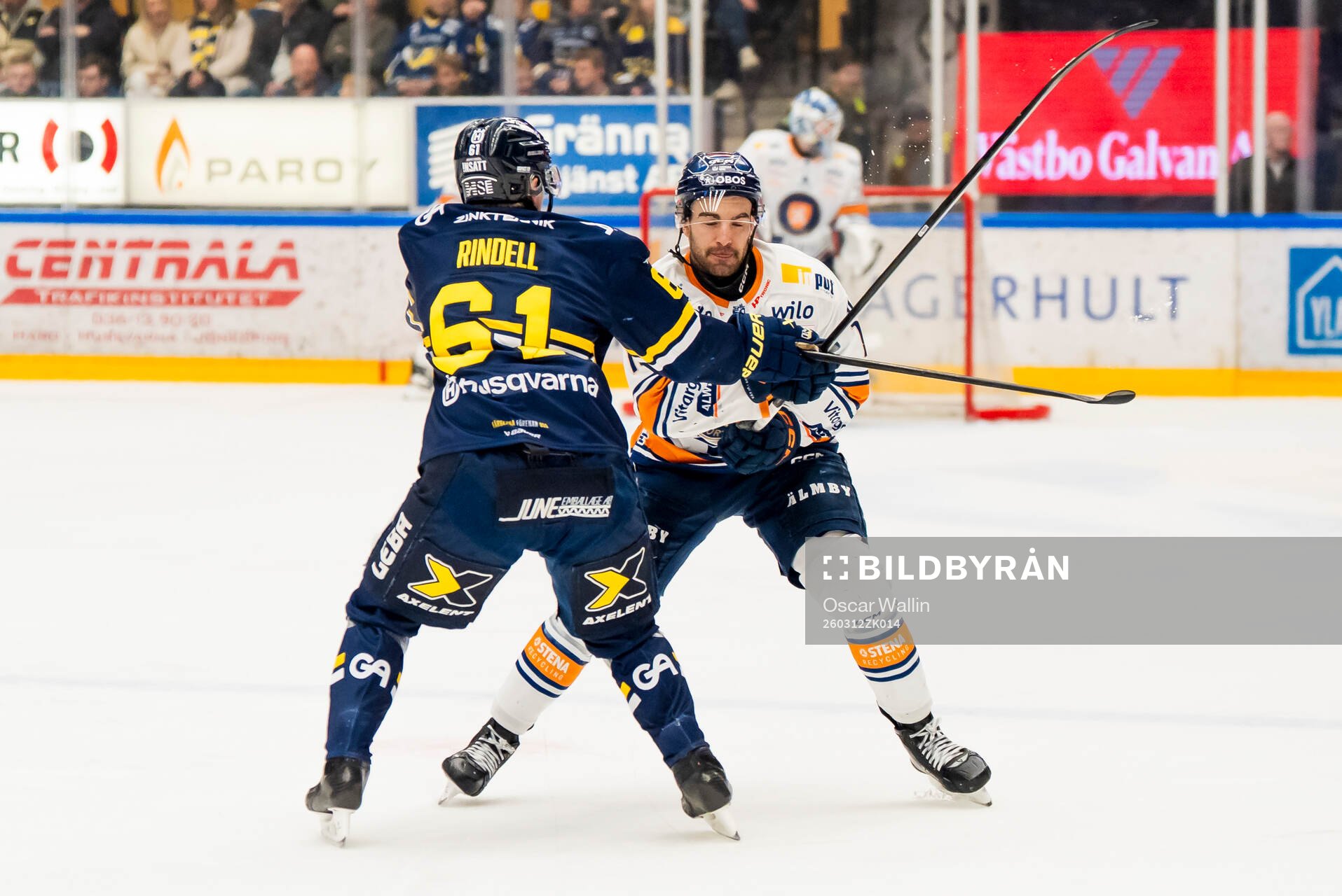 HV71s Axel Rindell och Växjös Reid Gardiner