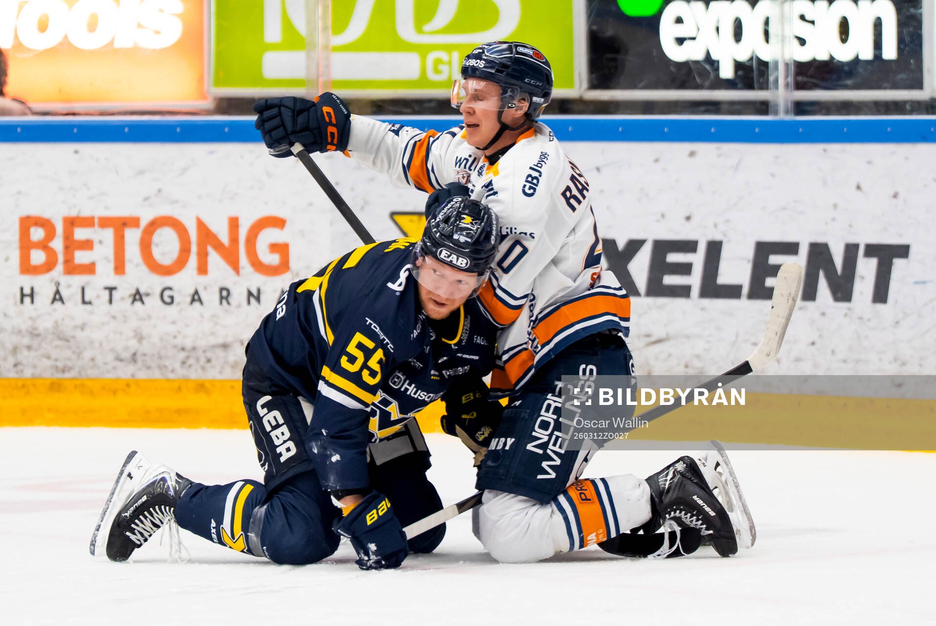 HV71s Andreas Borgman och Växjös Dennis Rasmussen