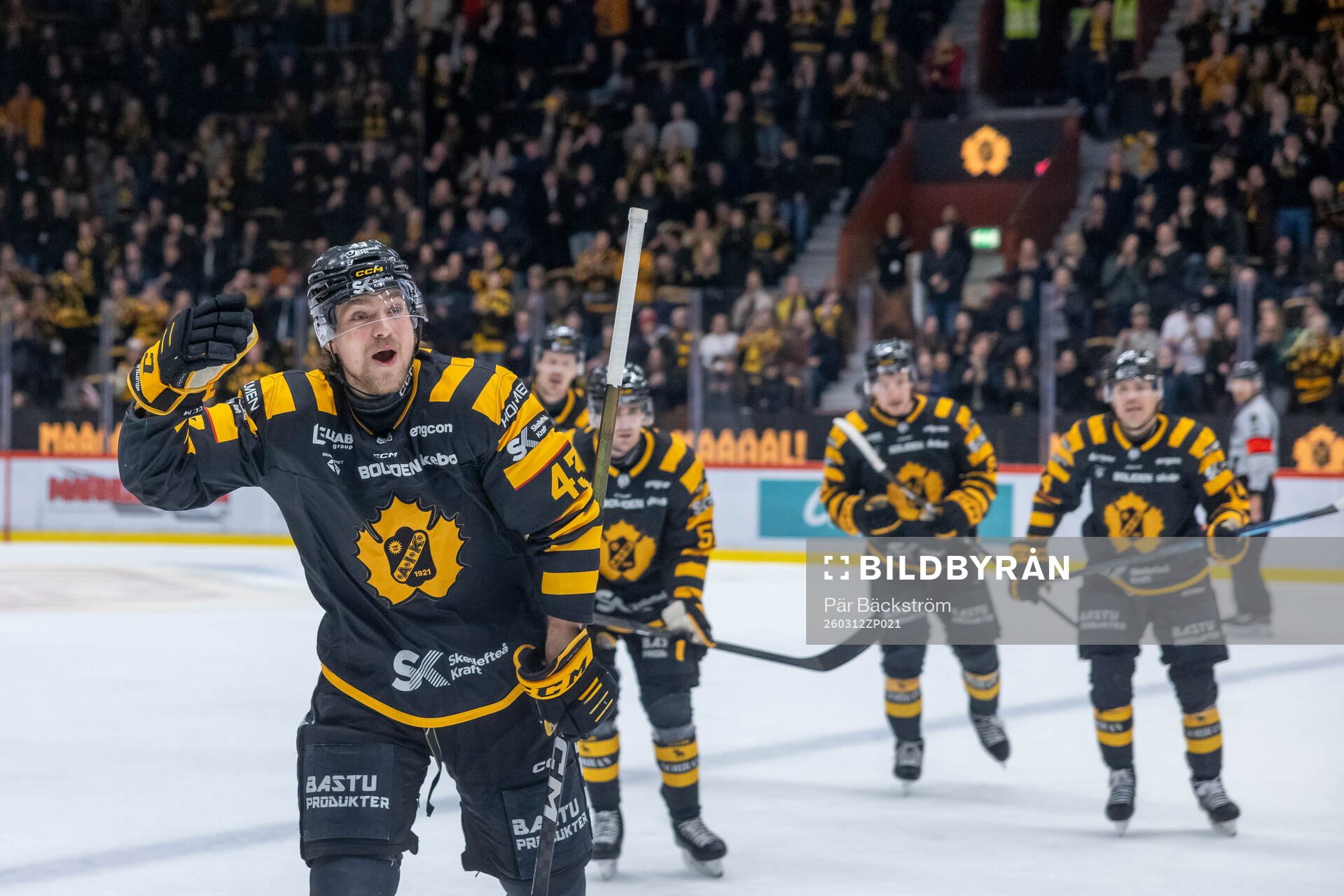 Skellefteås Max Krogdahl jublar