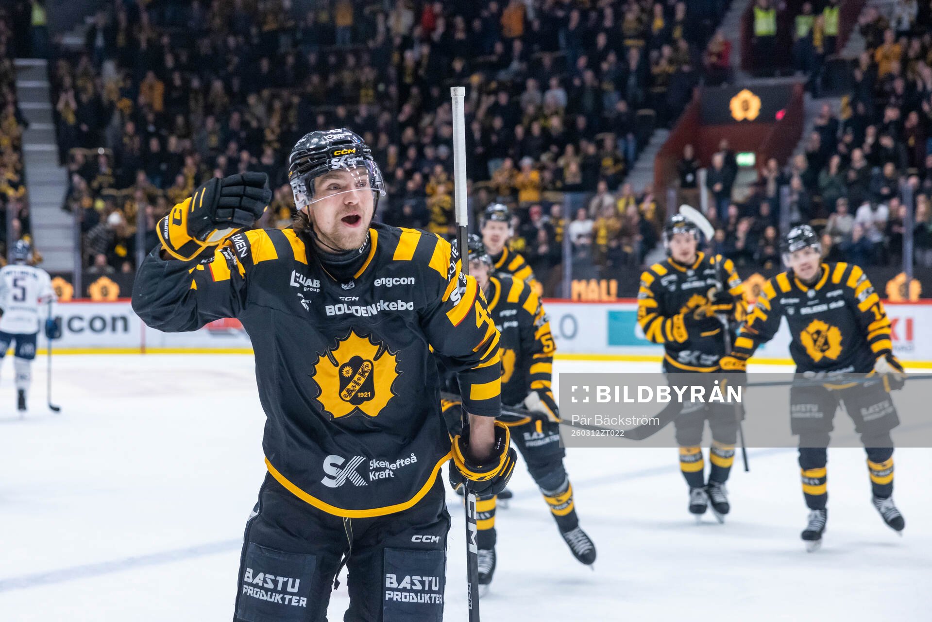 Skellefteås Max Krogdahl jublar