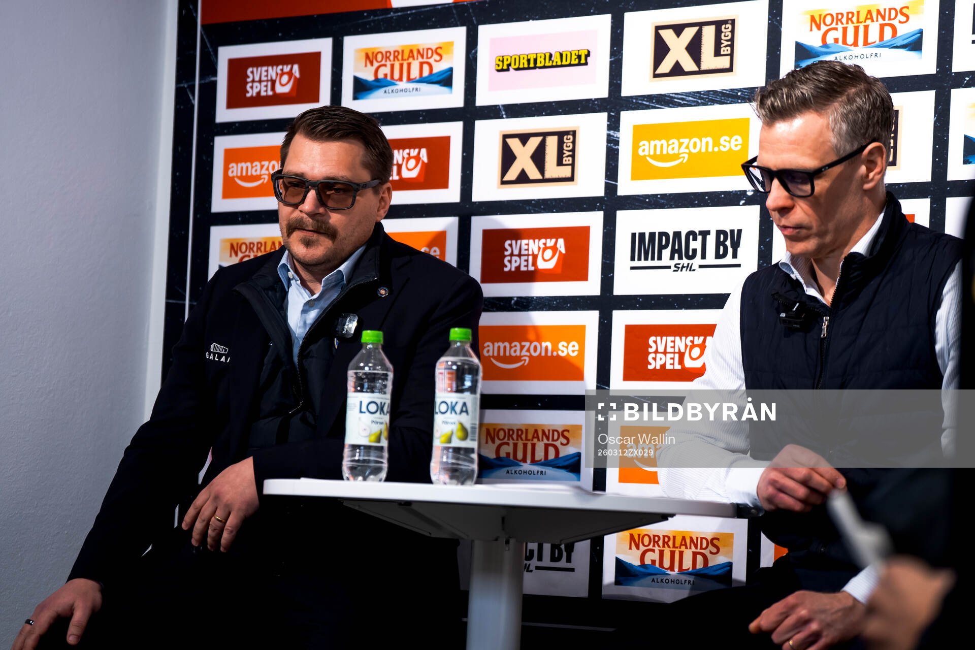 Växjös tränare Björn Hellkvist och HV71s assisterande