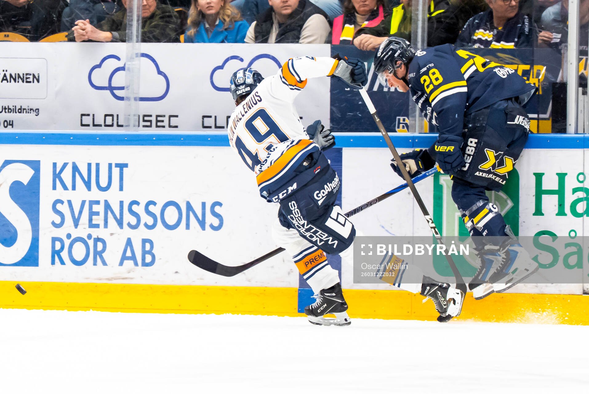 Växjös Leo Sahlin Wallenius och HV71s Justin Glenn Kloos