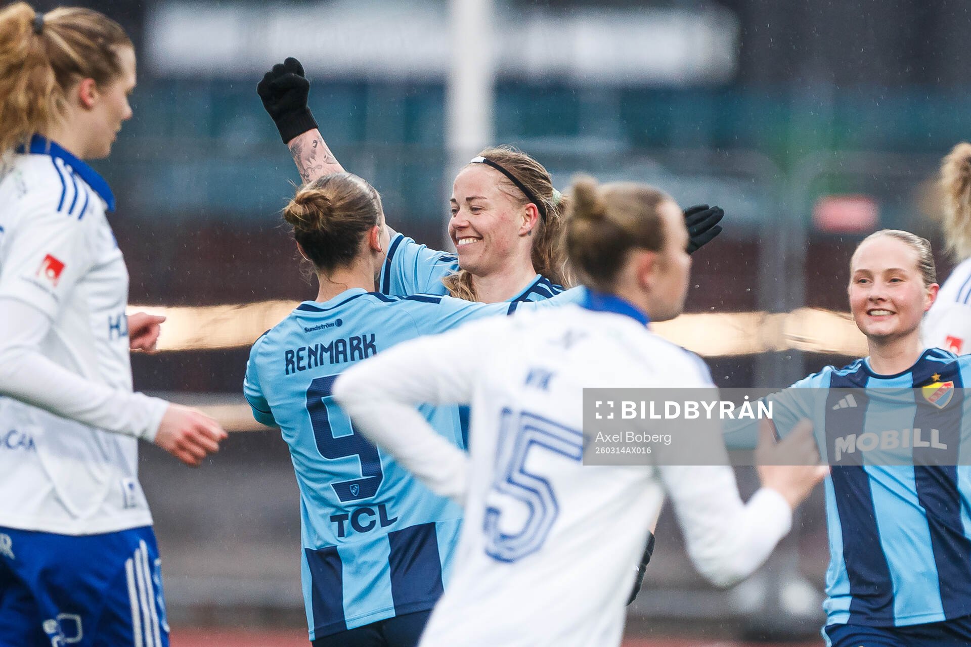 Djurgårdens Therese Åsland jublar