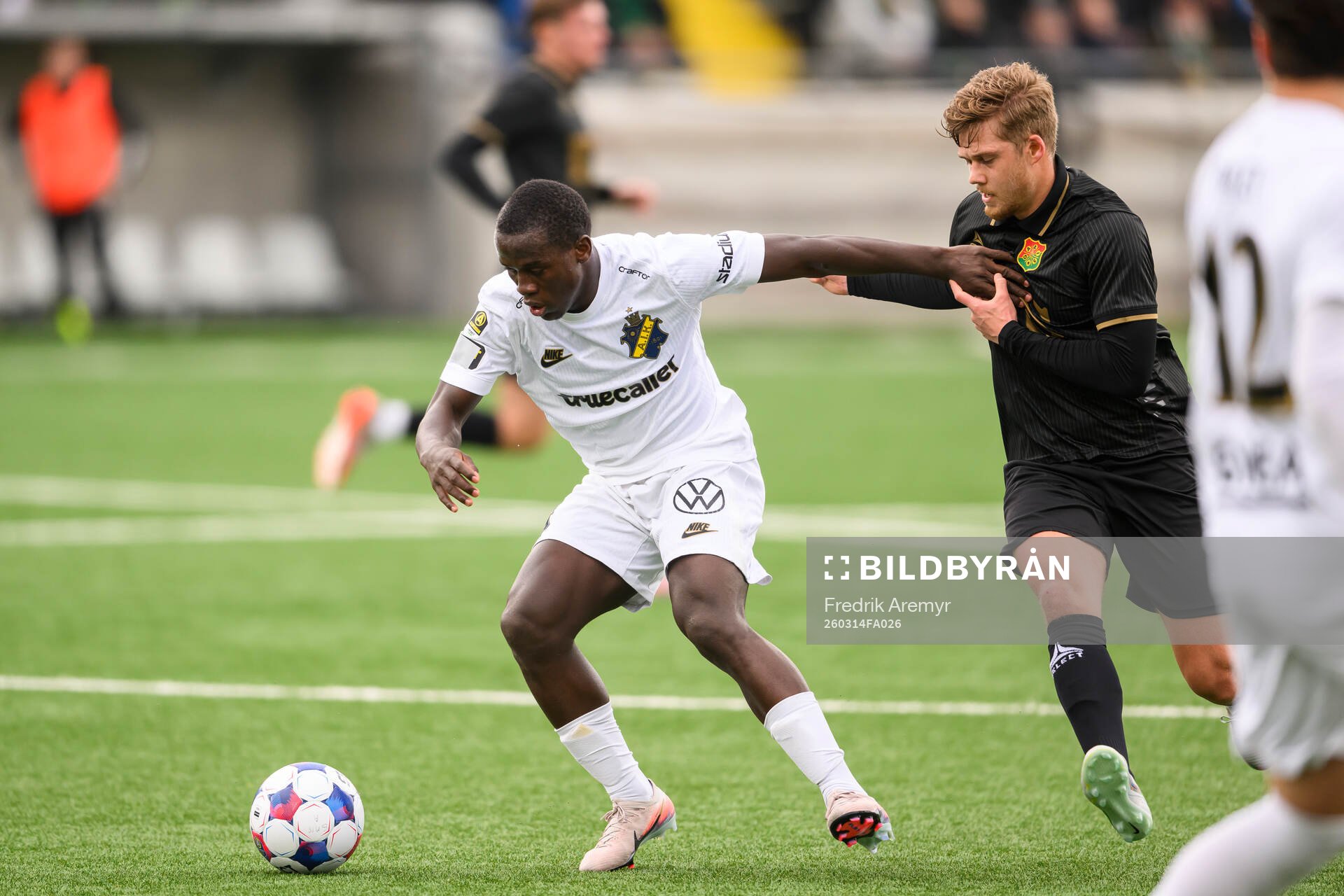 AIKs Stanley Wilson Omondi och GAISs Kevin Holmén