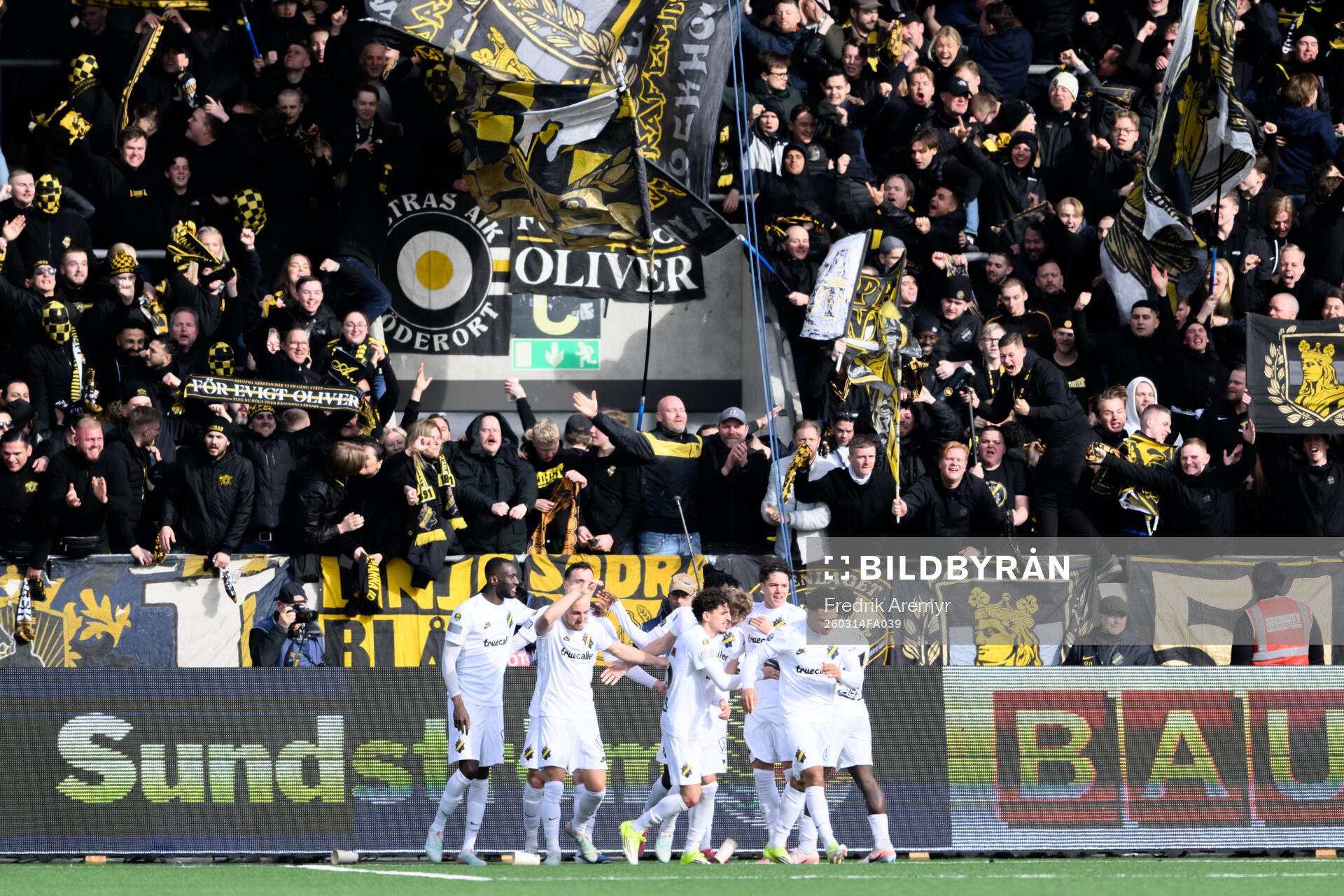 AIKs Johan Hove jublar
