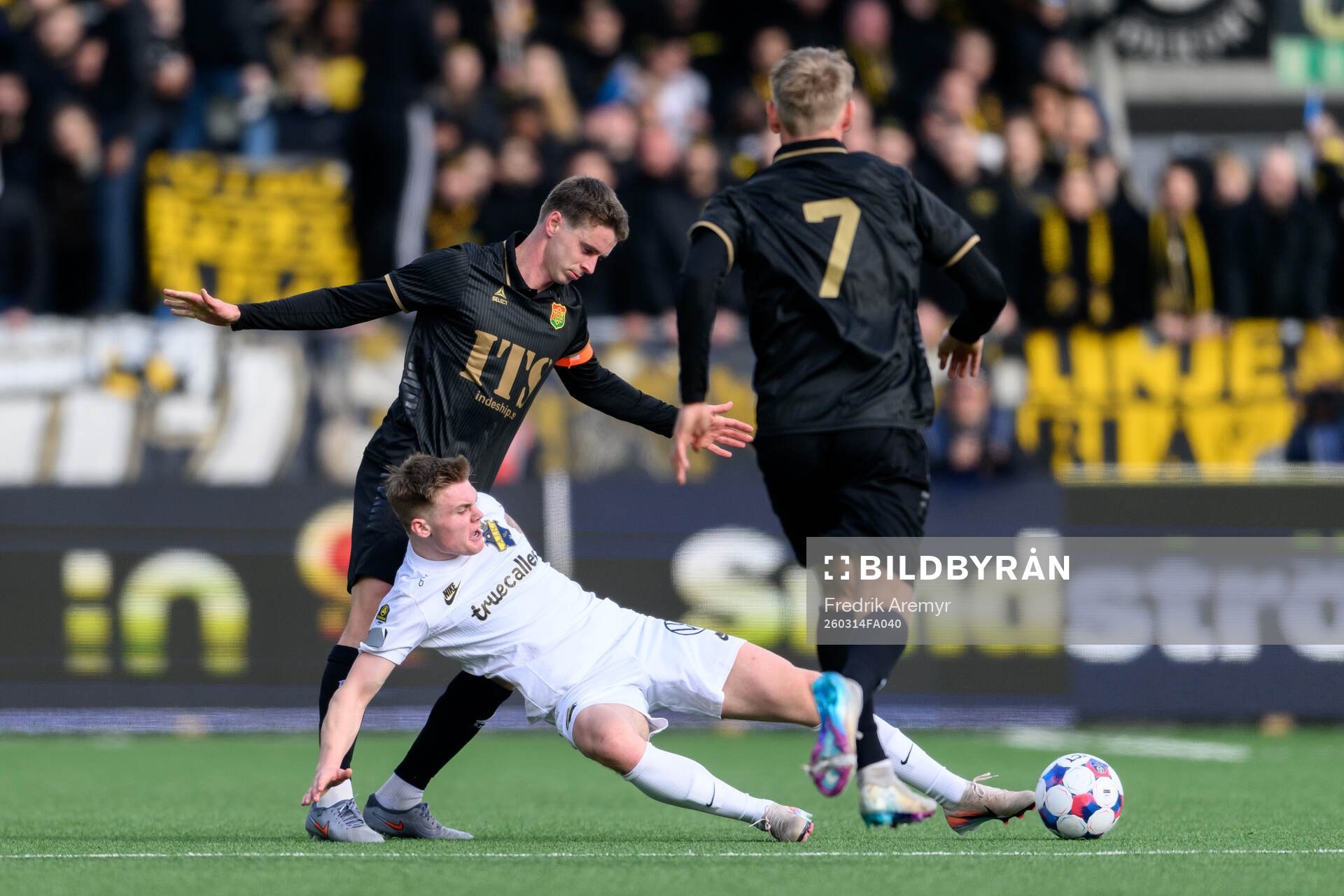 GAIS Oskar Ågren och AIKs Erik Hovden Flataker