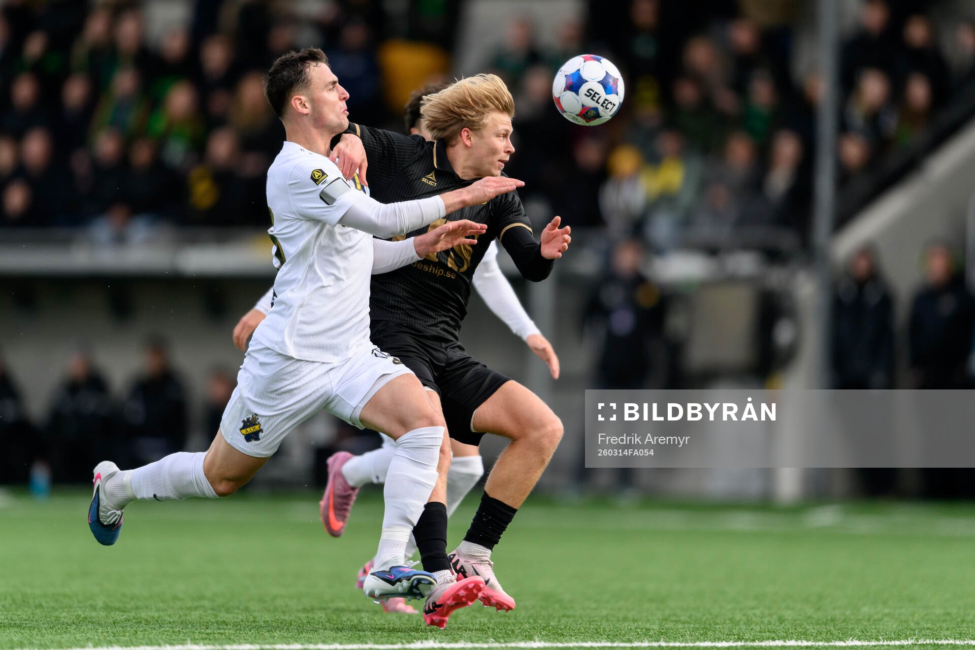 AIKs Áron Csongvai och GAIS Rasmus Niklasson Petrovic