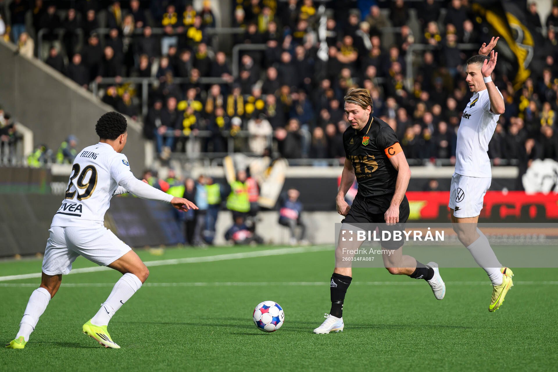 AIKs Kevin Filling  , GAISs August Wängberg AIKs Dino