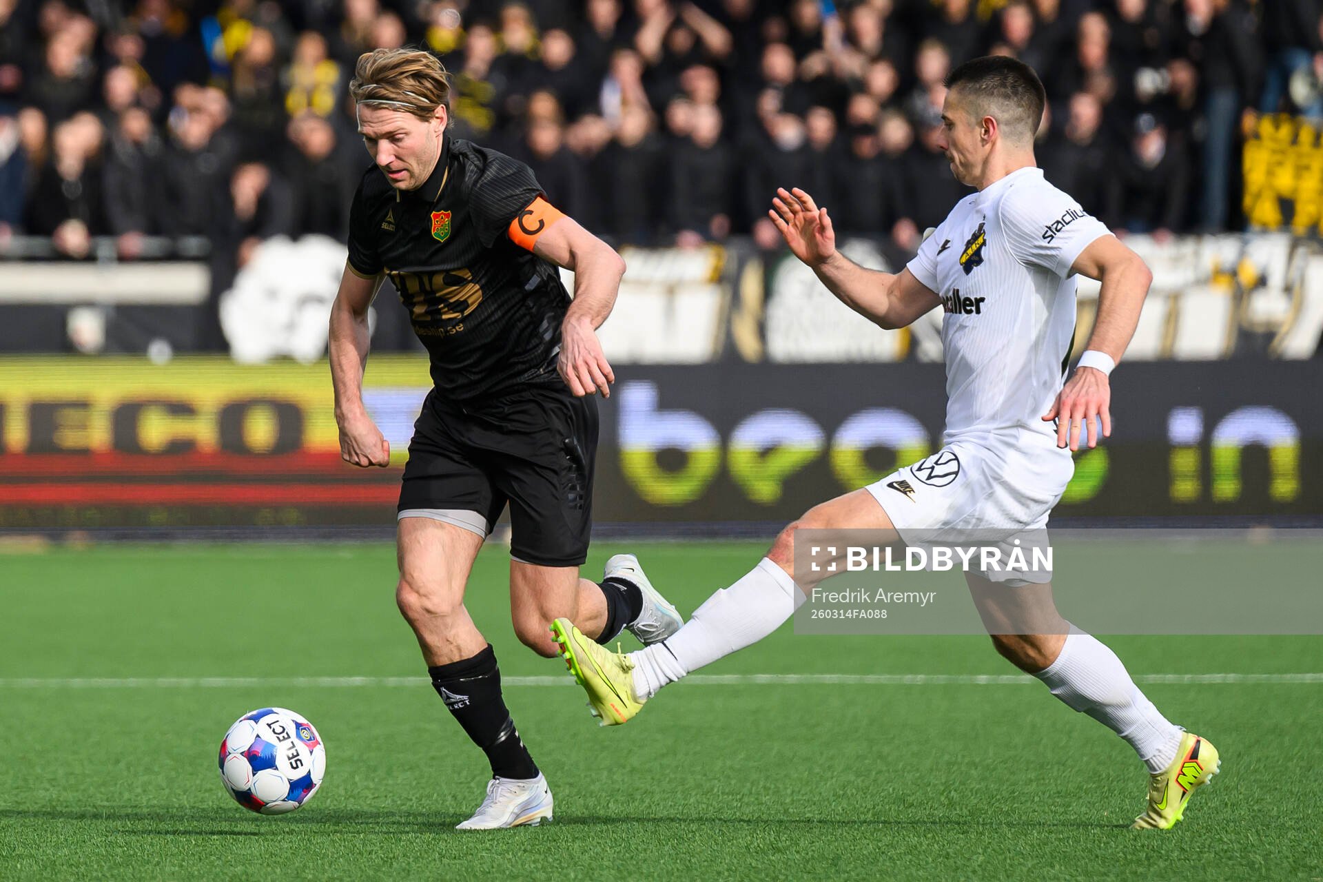 GAISs August Wängberg och AIKs Dino Besirovic