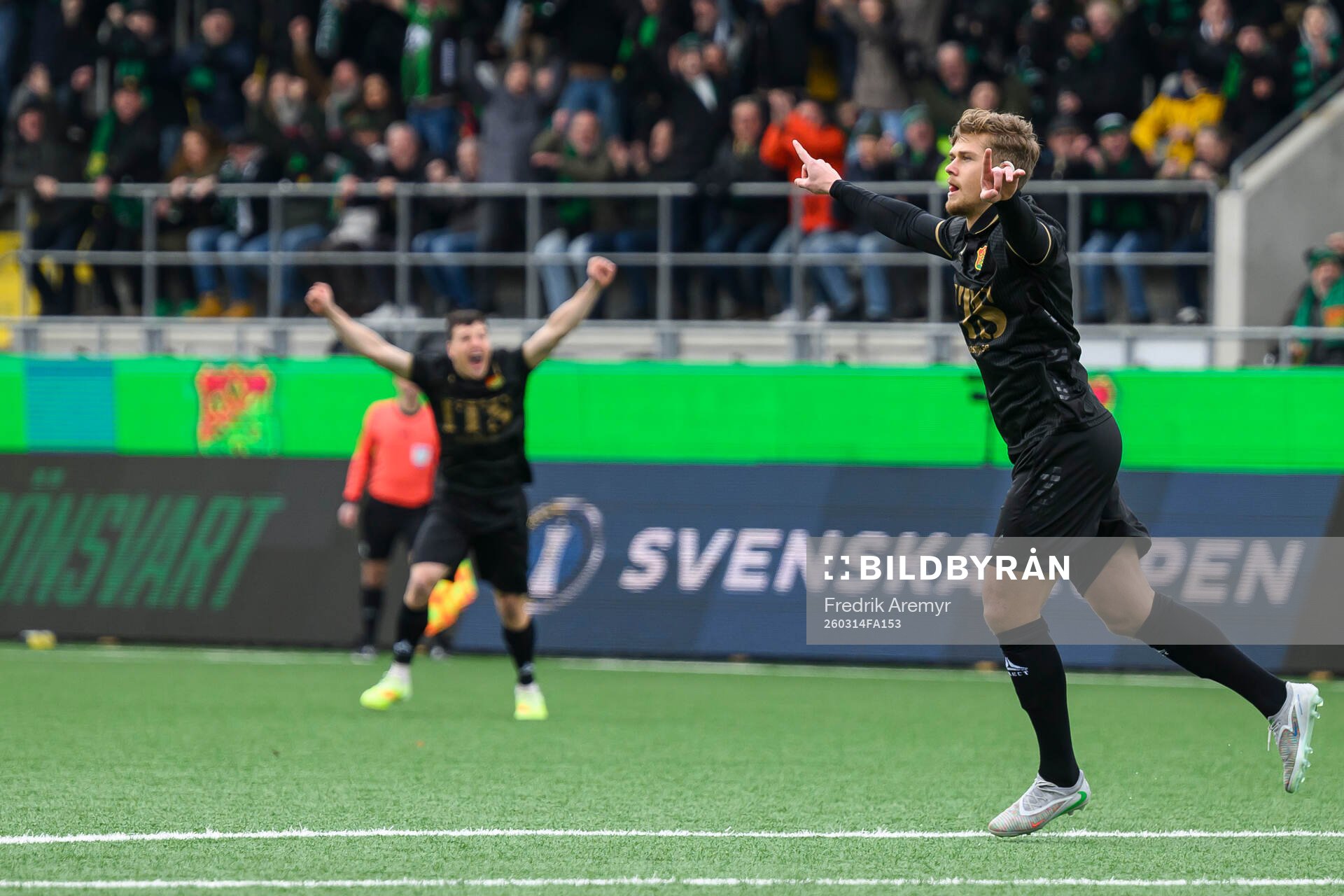 GAIS Kevin Holmén och Matteo De Brienne  jublar