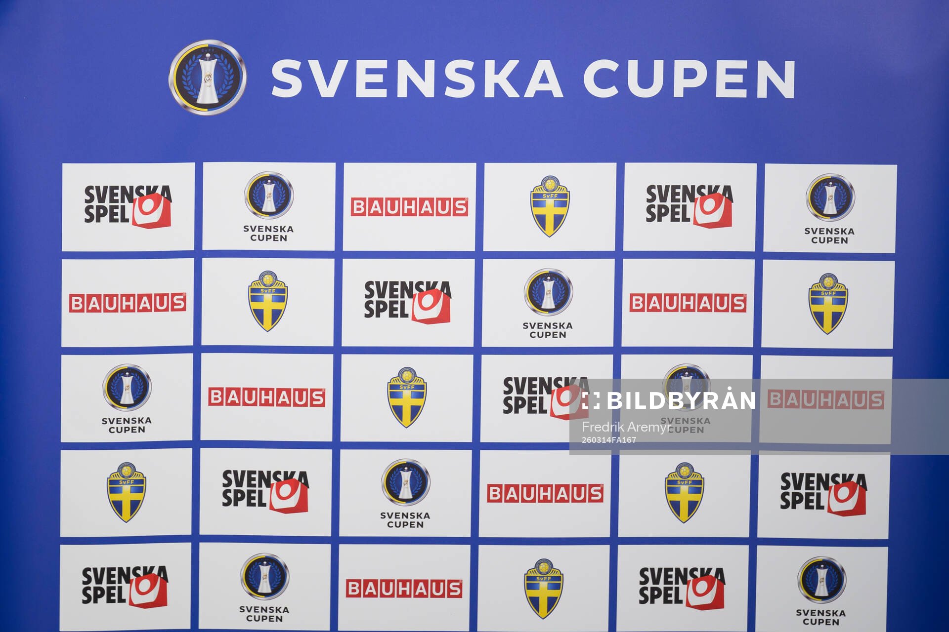En skylt med olika partners till Svenska Cupen