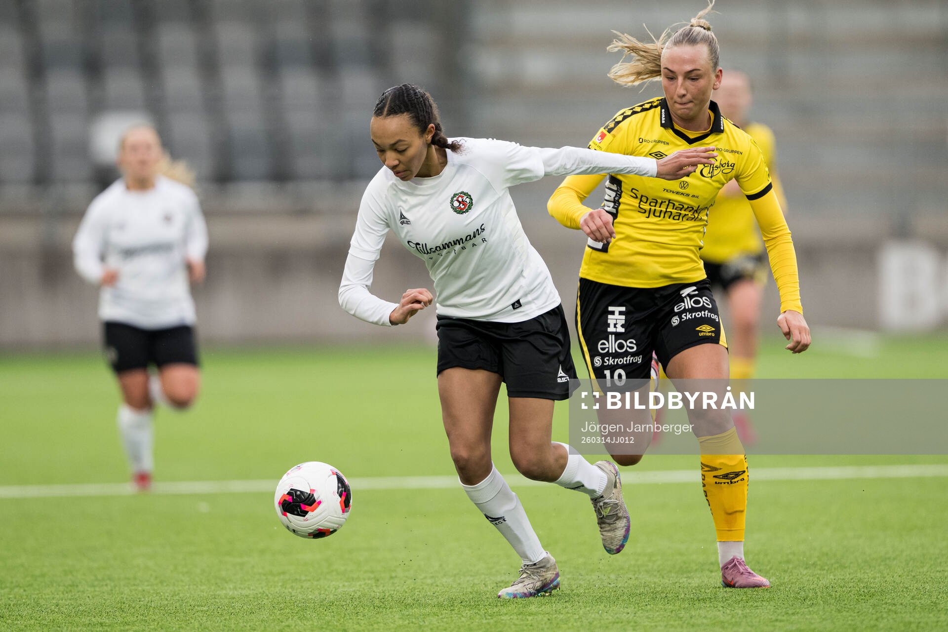 Örebro SKs Olivia Okara och Elfsborgs Stina Jensen