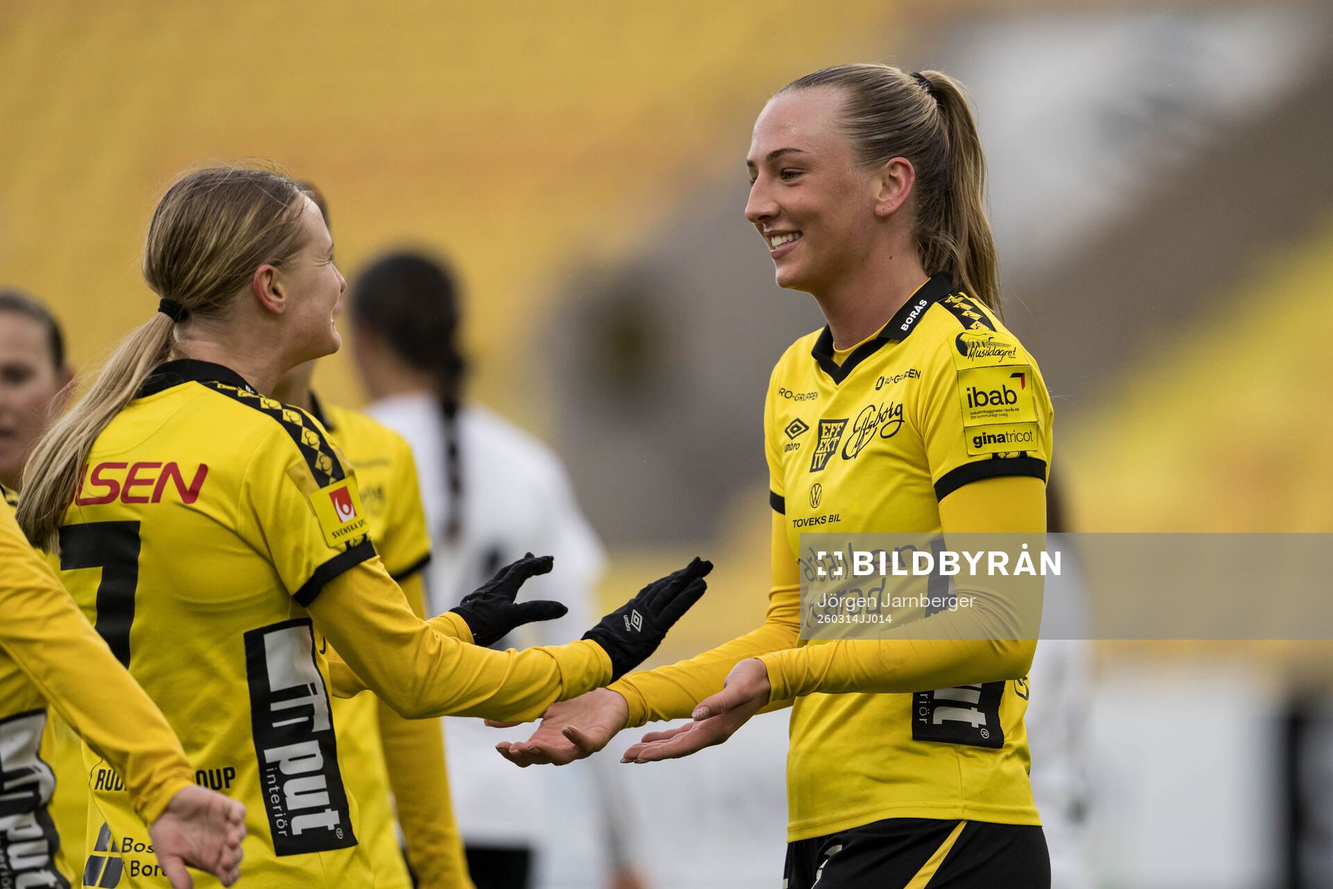 Elfsborgs Hanna Jiozon och Stina Jensen jublar