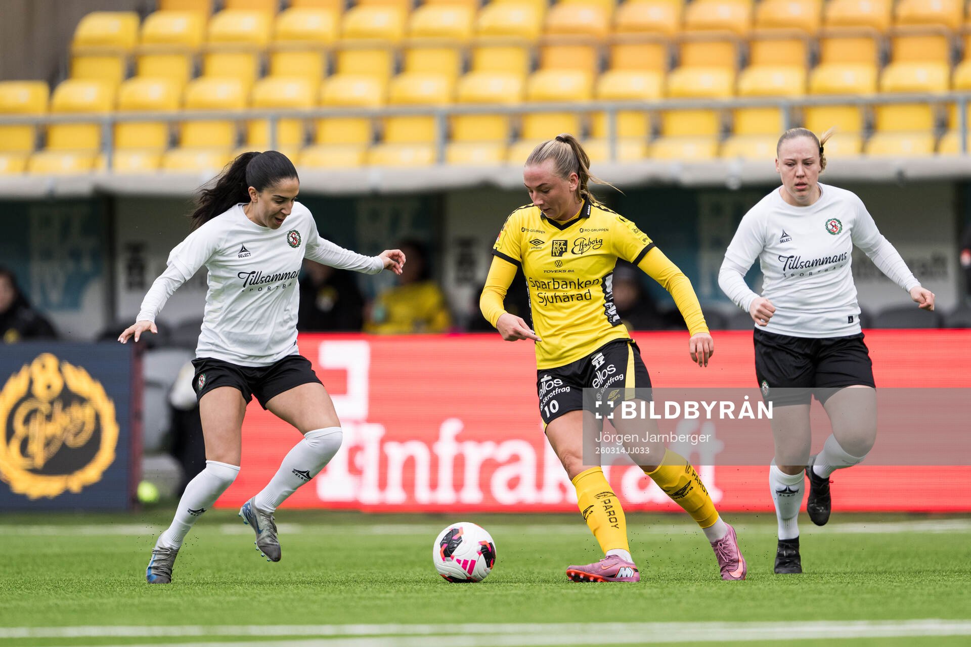 Örebro SKs Izabell Afram och Elfsborgs Stina Jensen