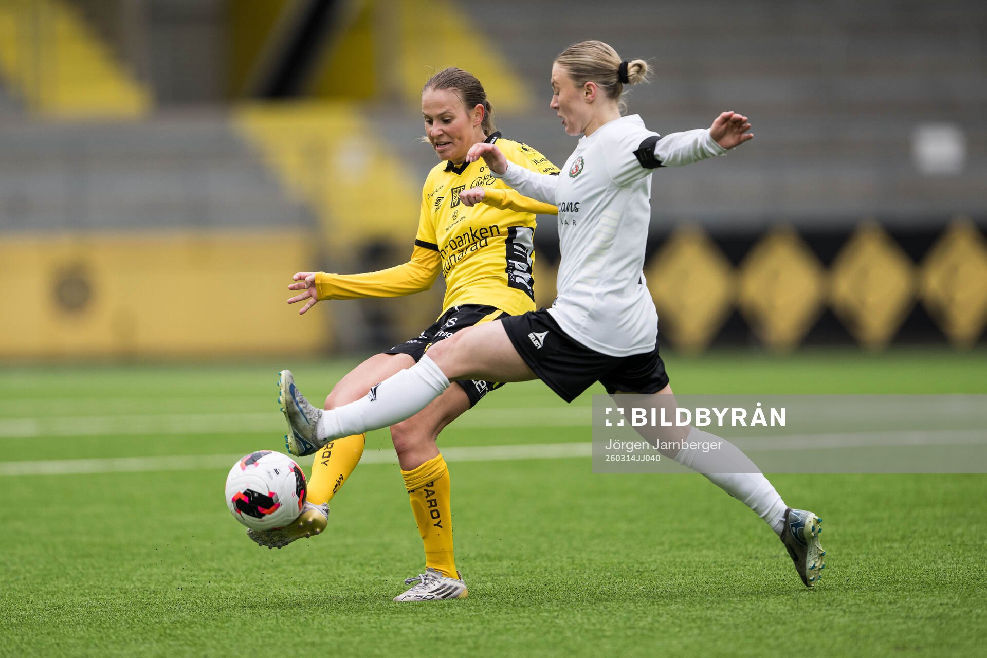 Elfsborgs Elsa Burvall och Örebro SKs Nora Törngren