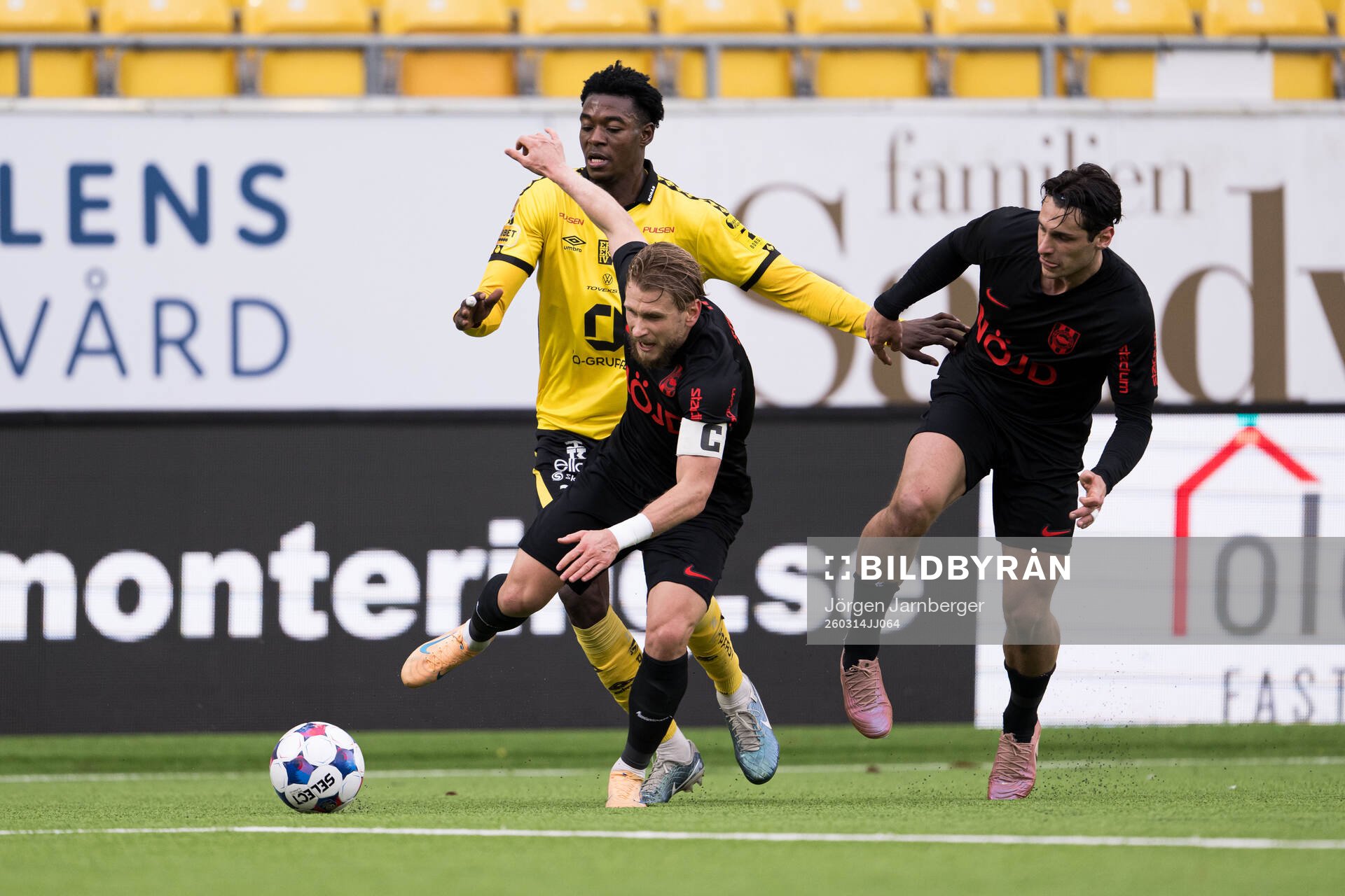 Elfsborgs Rufai Mohammed och Brommapojkarnas Simon Strand