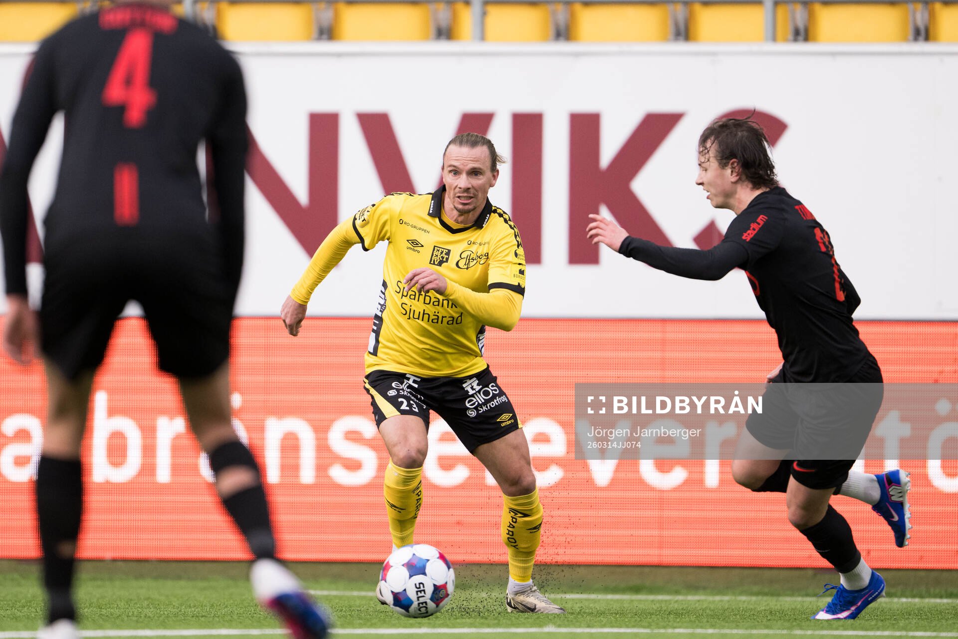 Elfsborgs Niklas Hult och Brommapojkarnas Alex Timossi