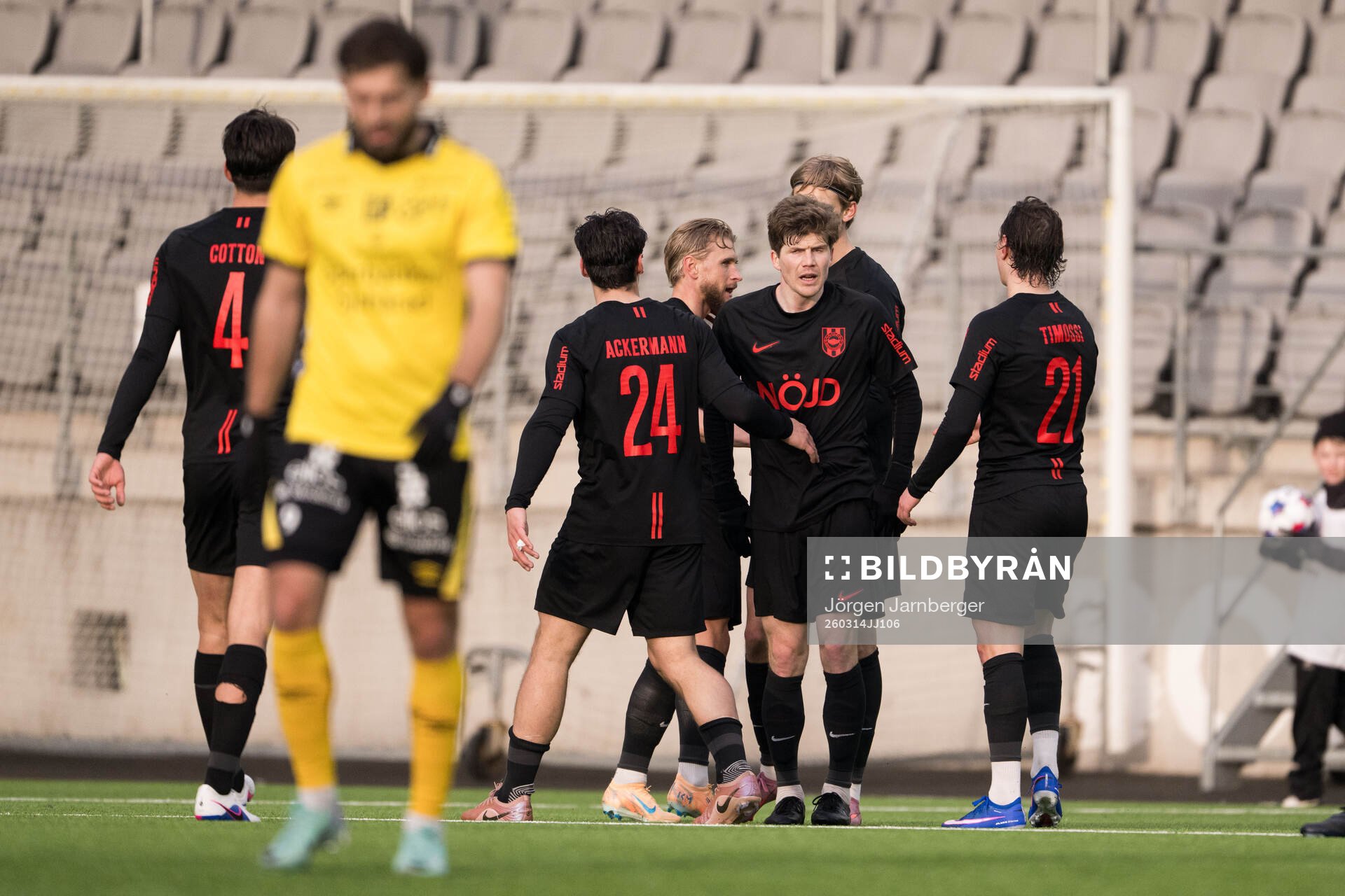 Brommapojkarnas Oliver Berg jublar