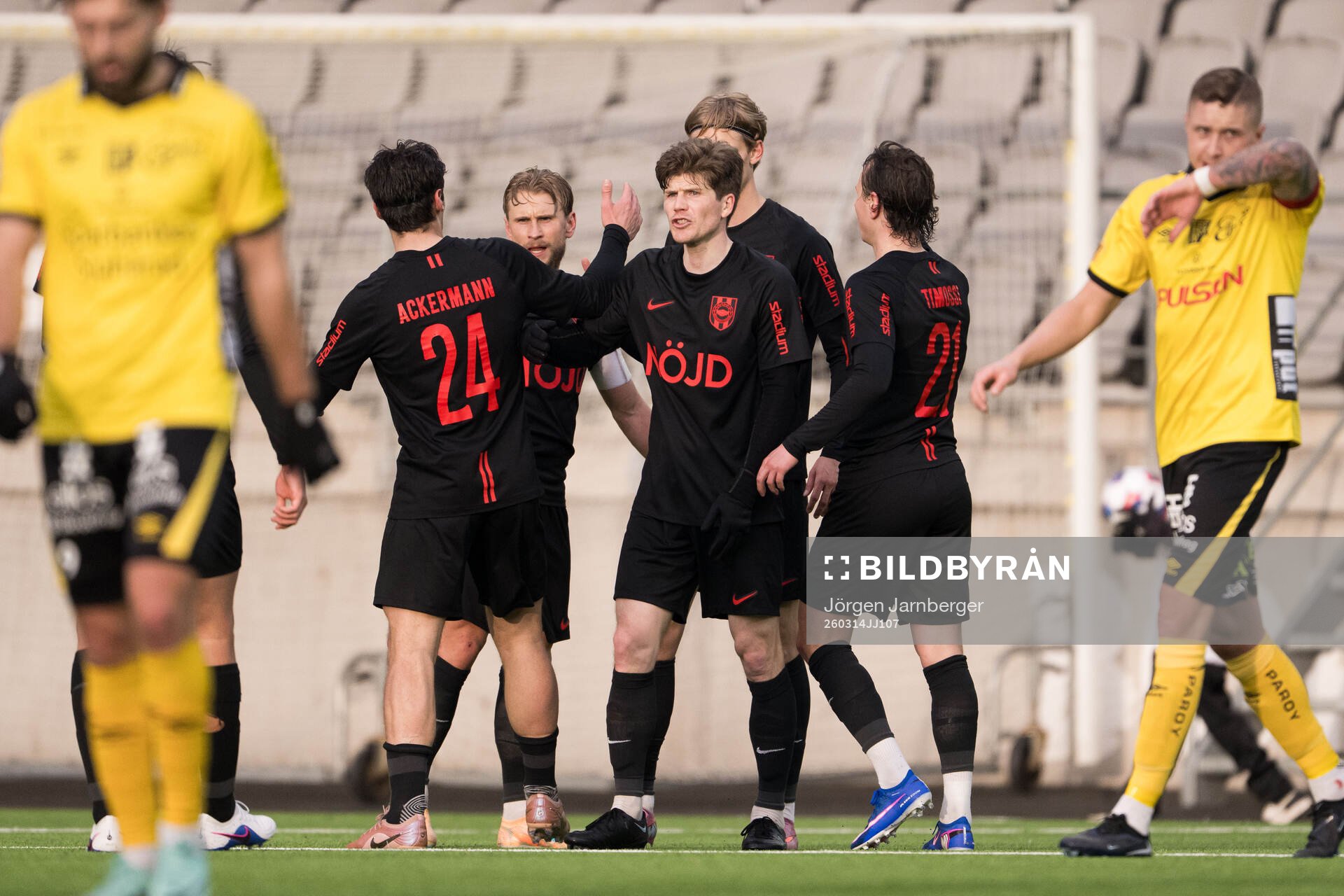 Brommapojkarnas Oliver Berg jublar