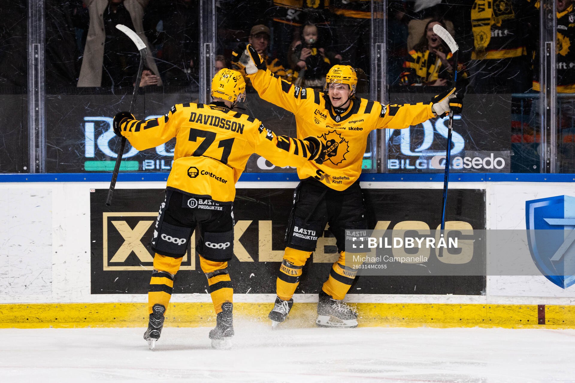Skellefteås Victor Stjernborg jublar med Jonathan Davidsson