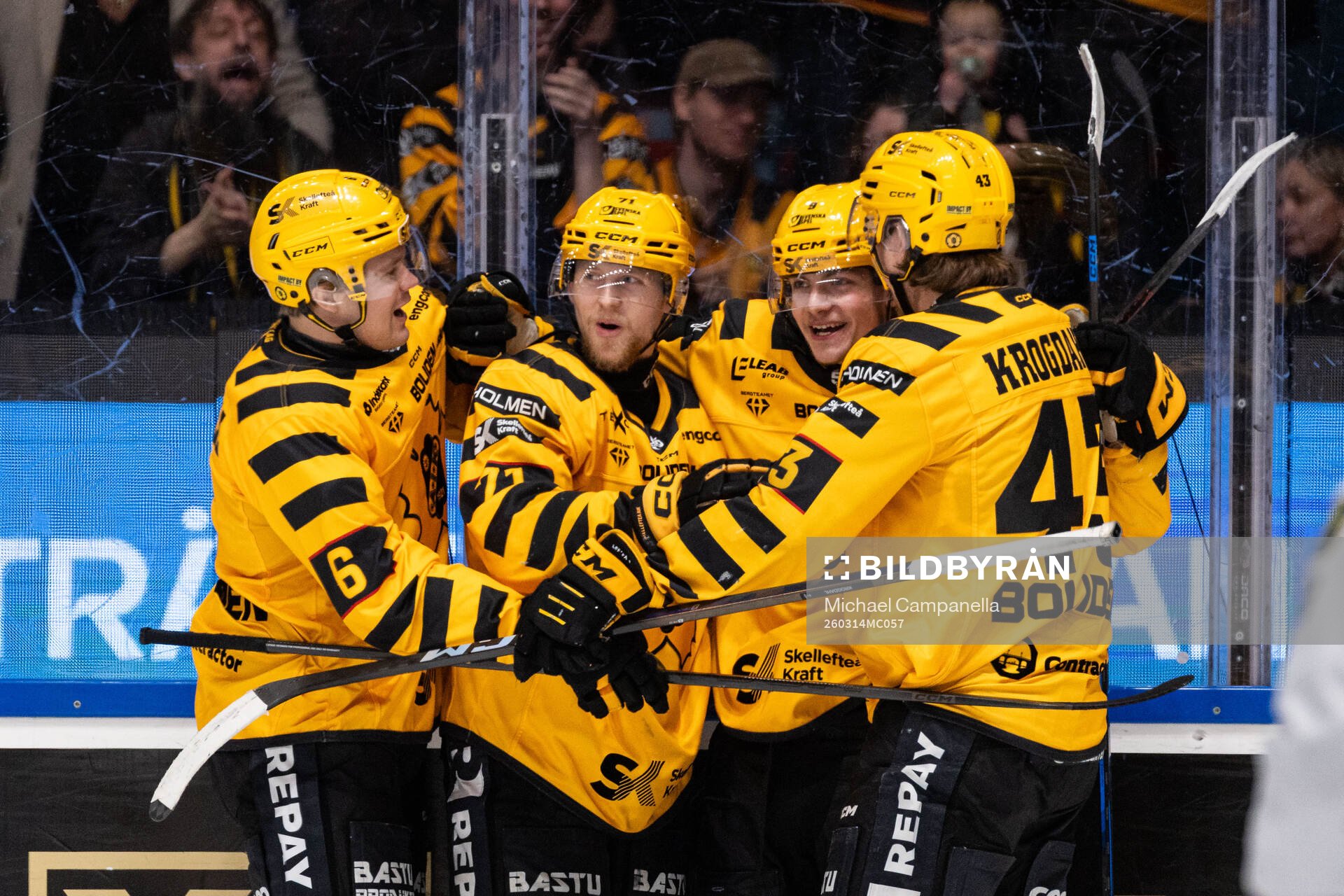 Skellefteås Victor Stjernborg jublar med lagkamraterna