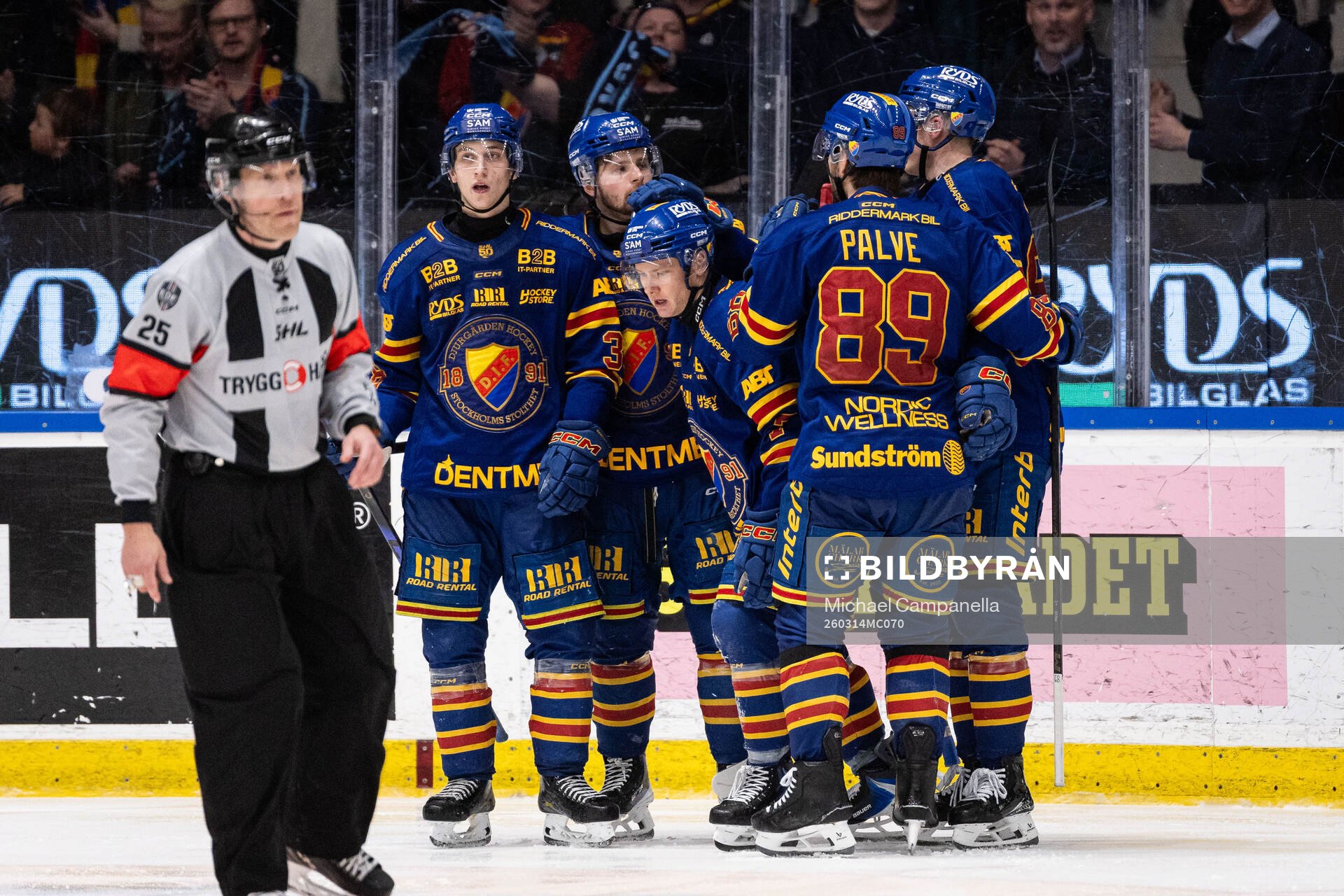 Djurgårdens Joseph Snively jublar med lagkamraterna