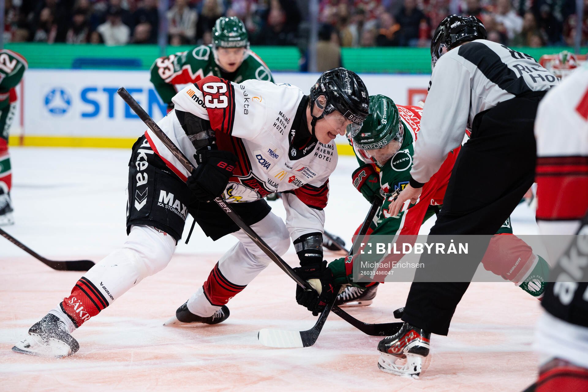 Malmö Redhawks Fredrik Händemark tekar mot Frölundas