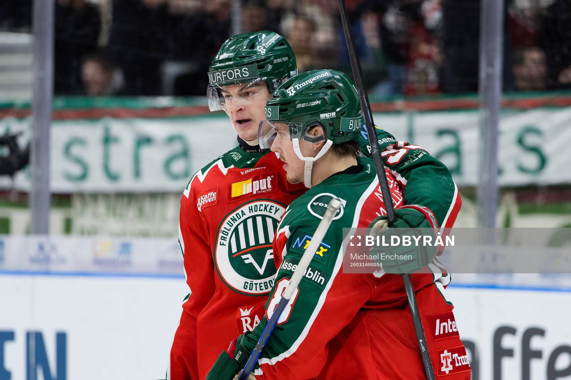 Frölundas Samuel Johannesson och Filip Cederqvist jublar
