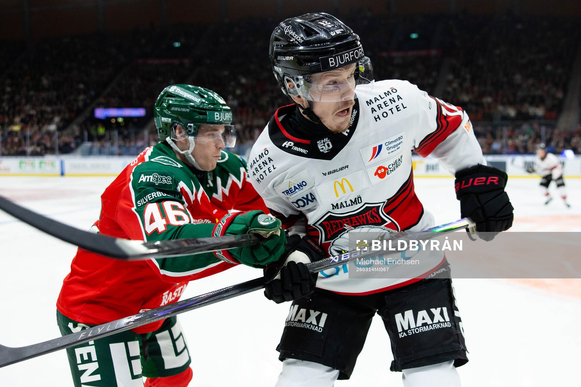 Frölundas Dominik Egli och Malmö Redhawks Linus Öberg