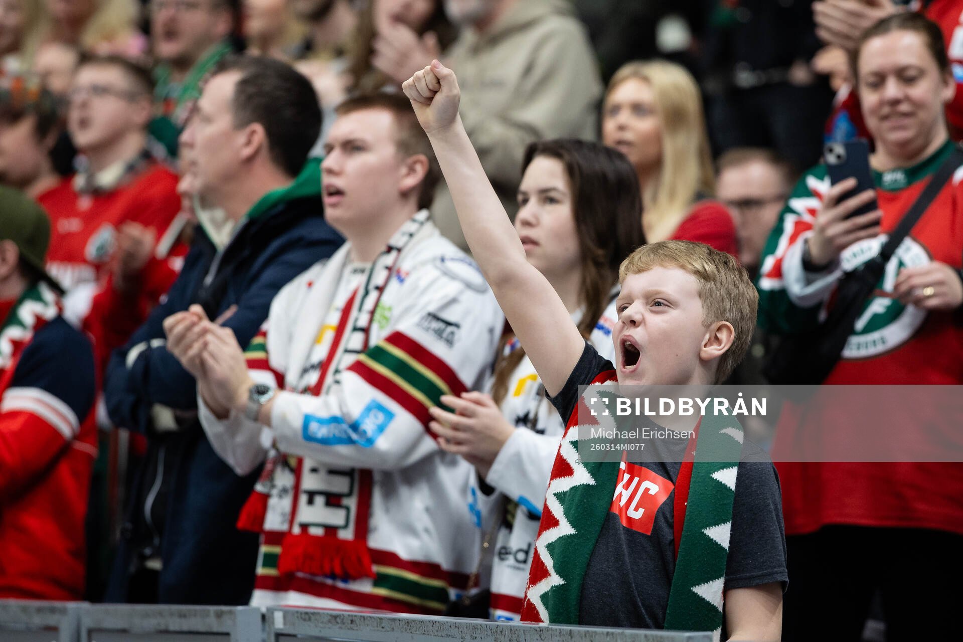 Frölunda supportrar jublar