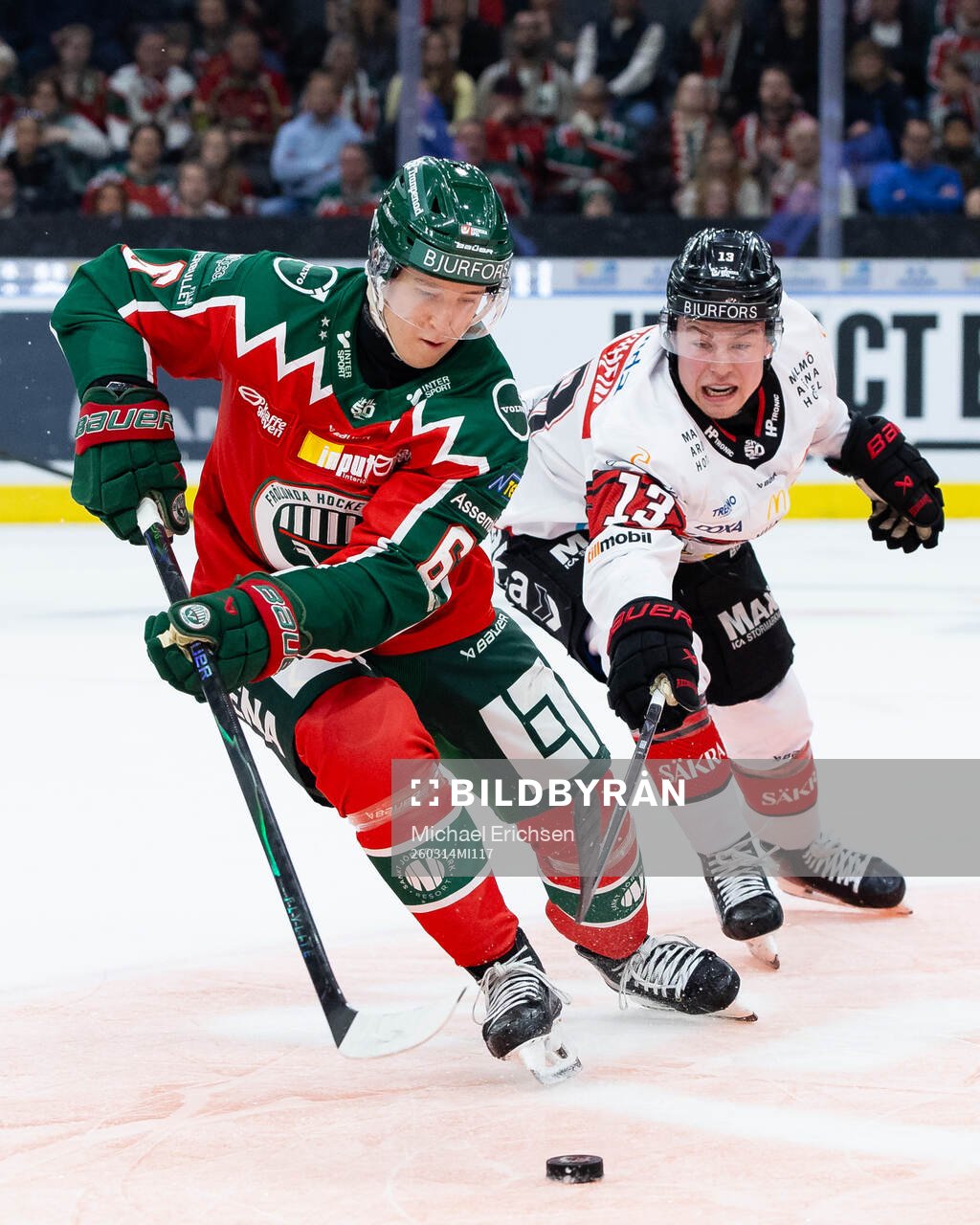 Frölundas Filip Hasa och Malmö Redhawks Petter Vesterheim