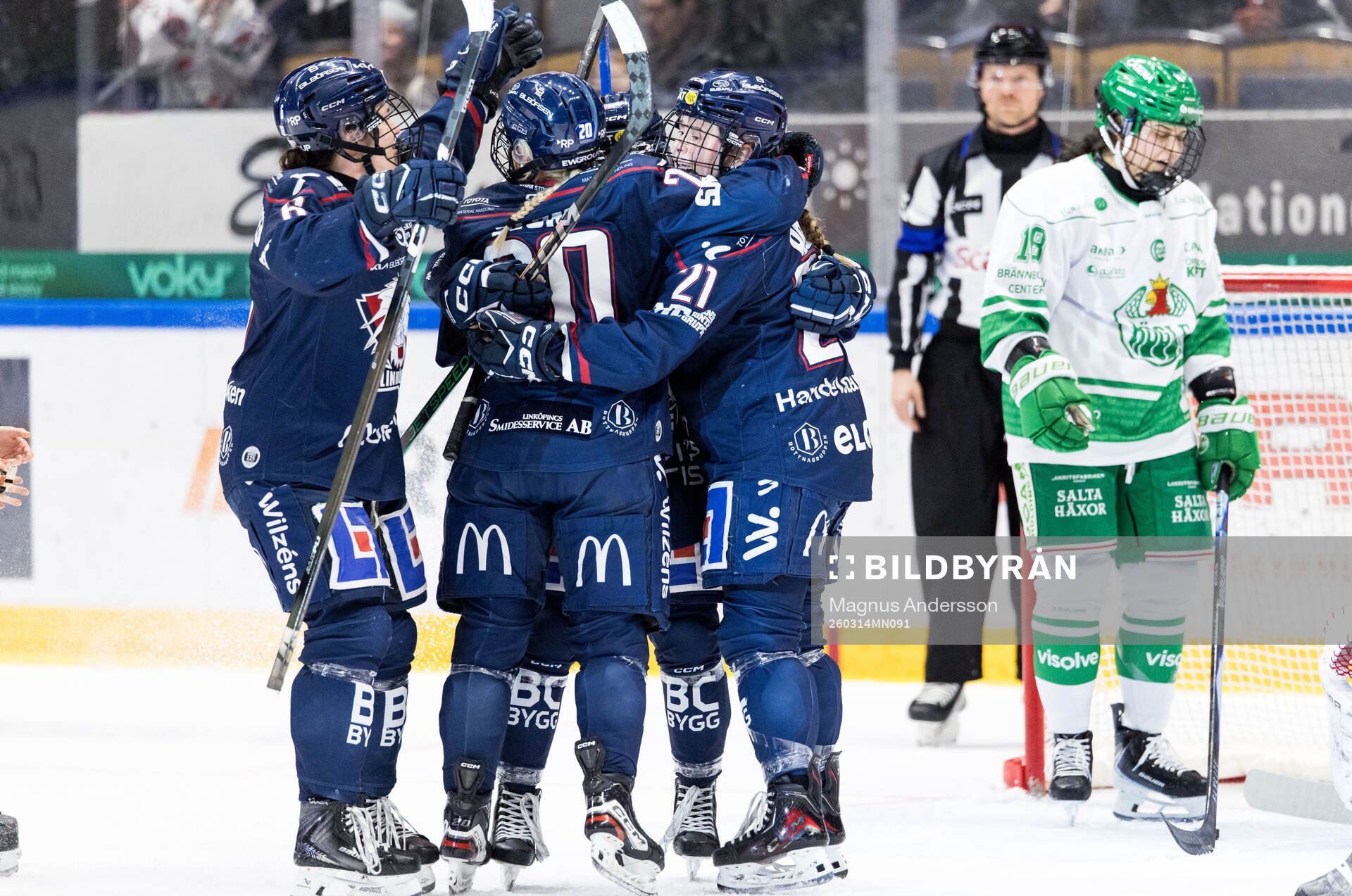 Linköpings Naomi Rogge jublar