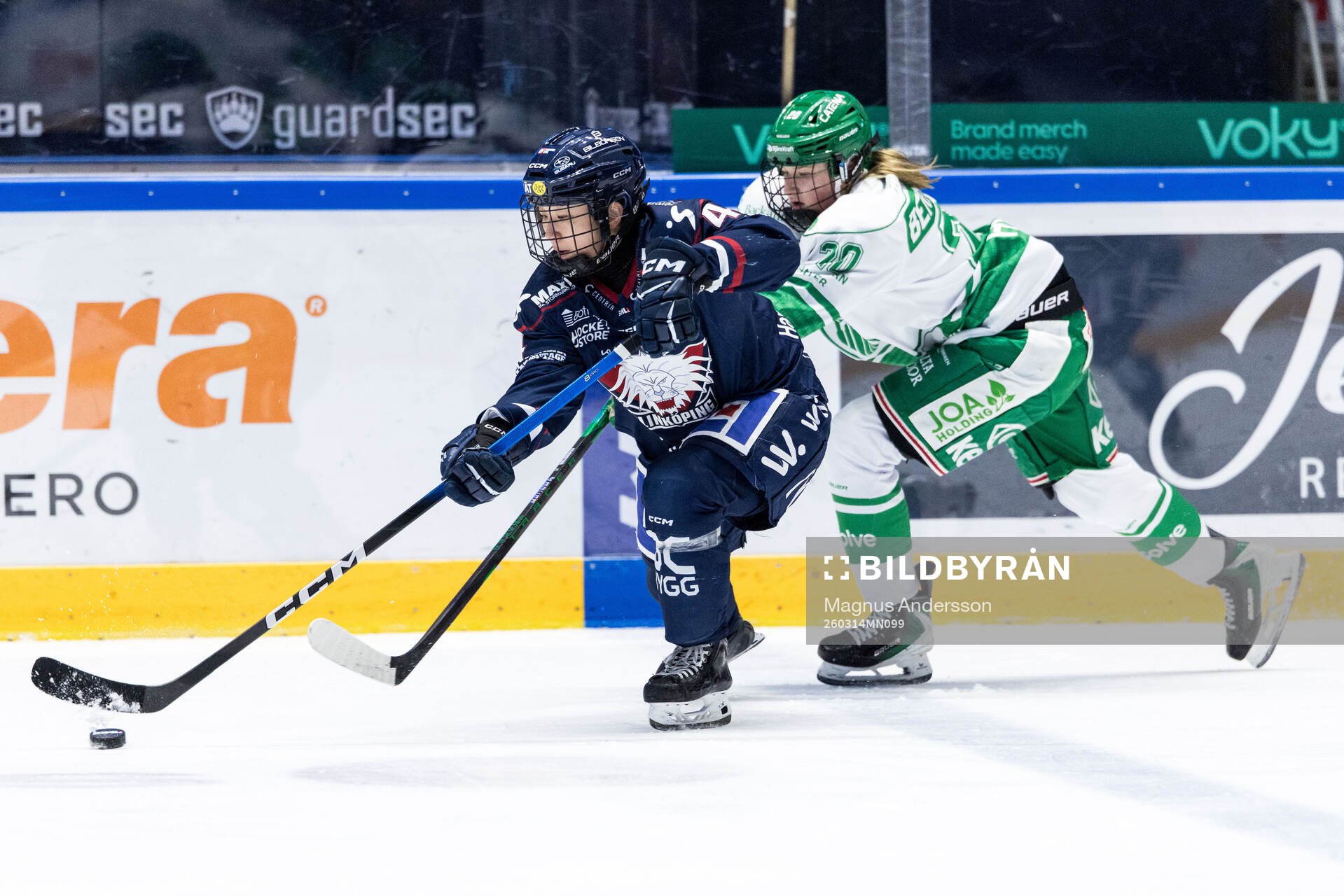 Linköpings Ayaka Hitosato och Rögles Chloe Berndtsson