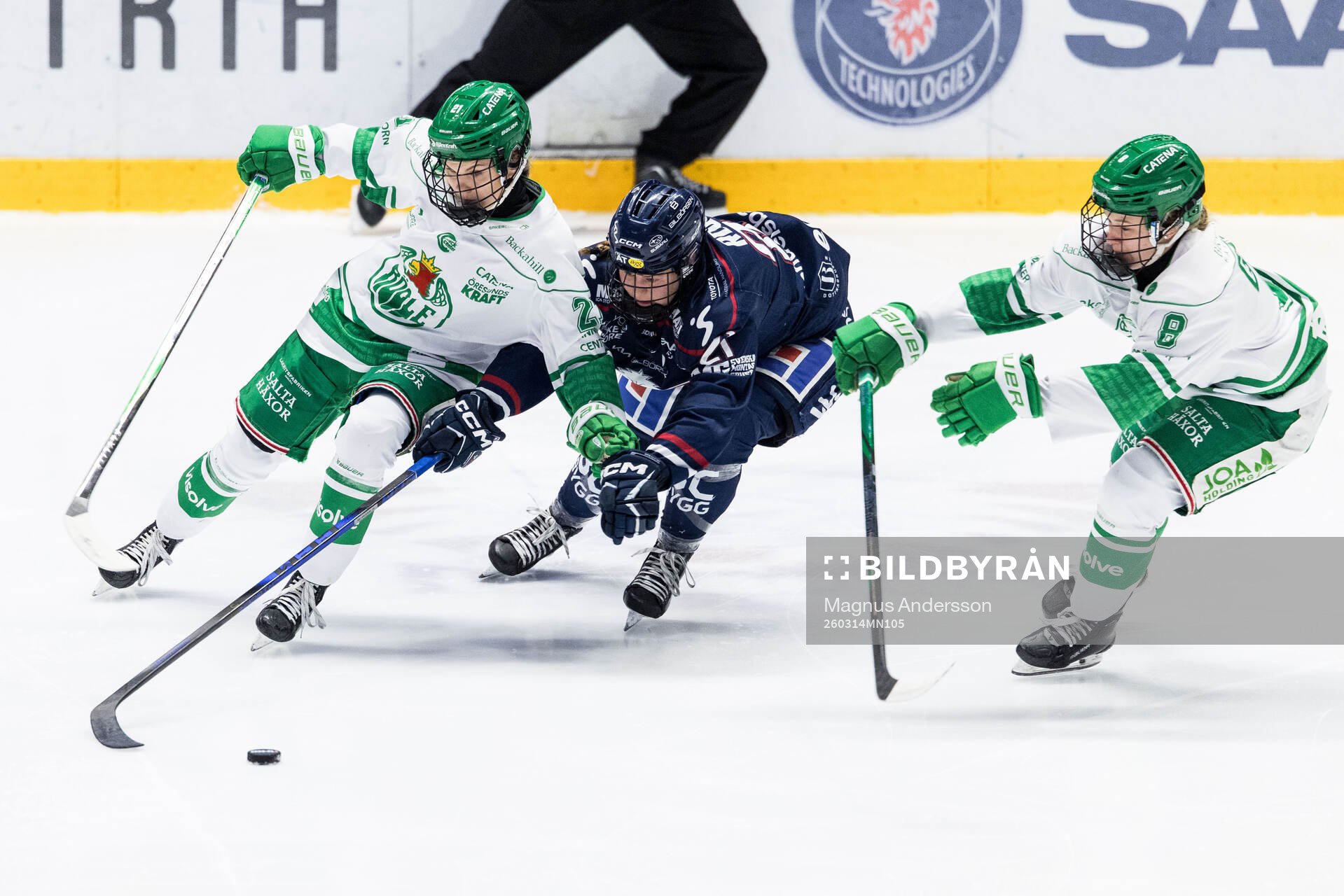 Rögles Olivia Ranum och Linköpings Naomi Rogge och