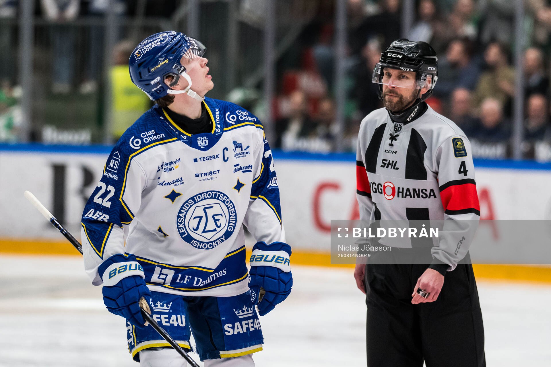 Leksands Lukas Vejdemo reagerar på ett domslut
