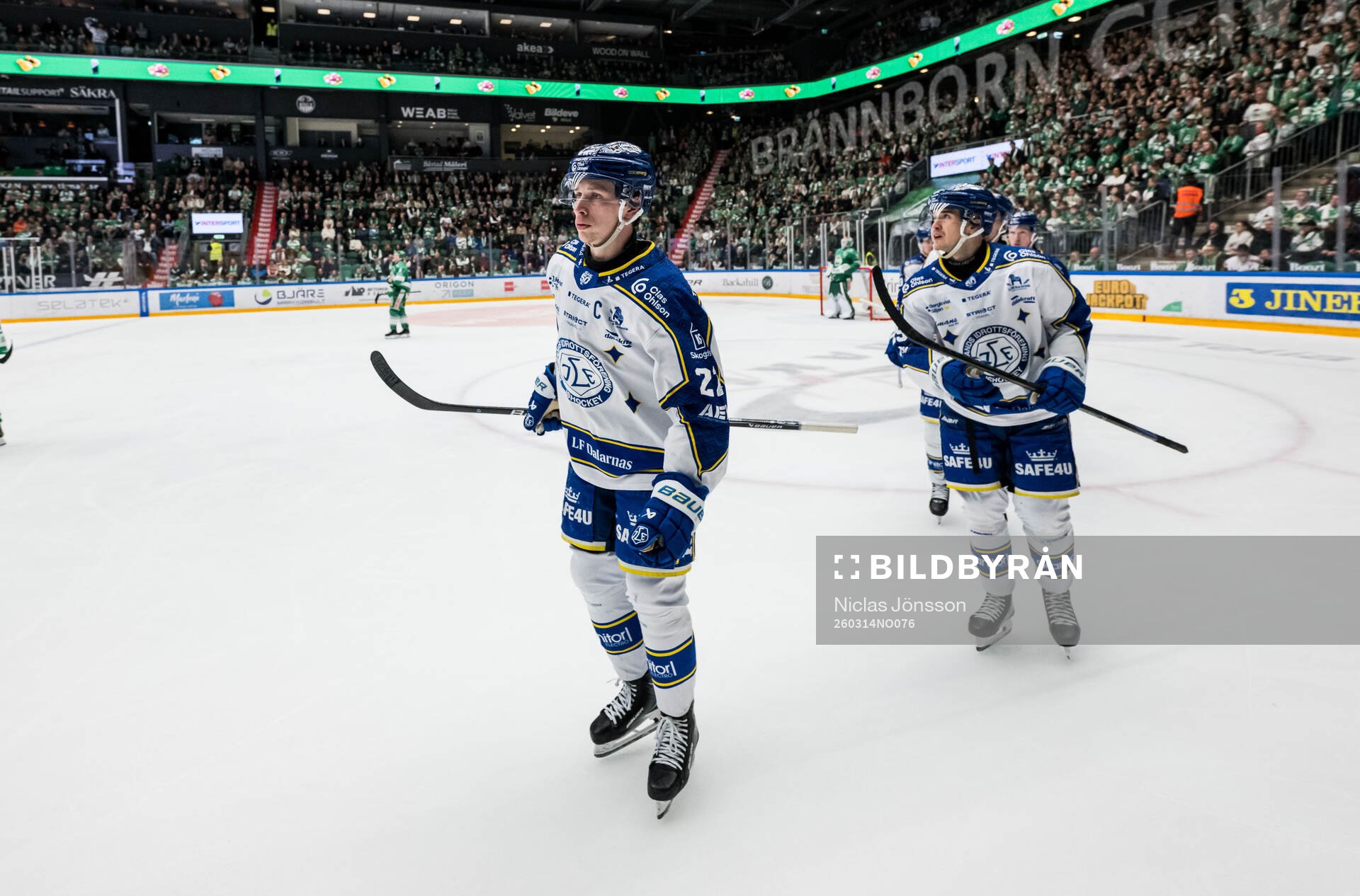 Leksands Lukas Vejdemo jublar
