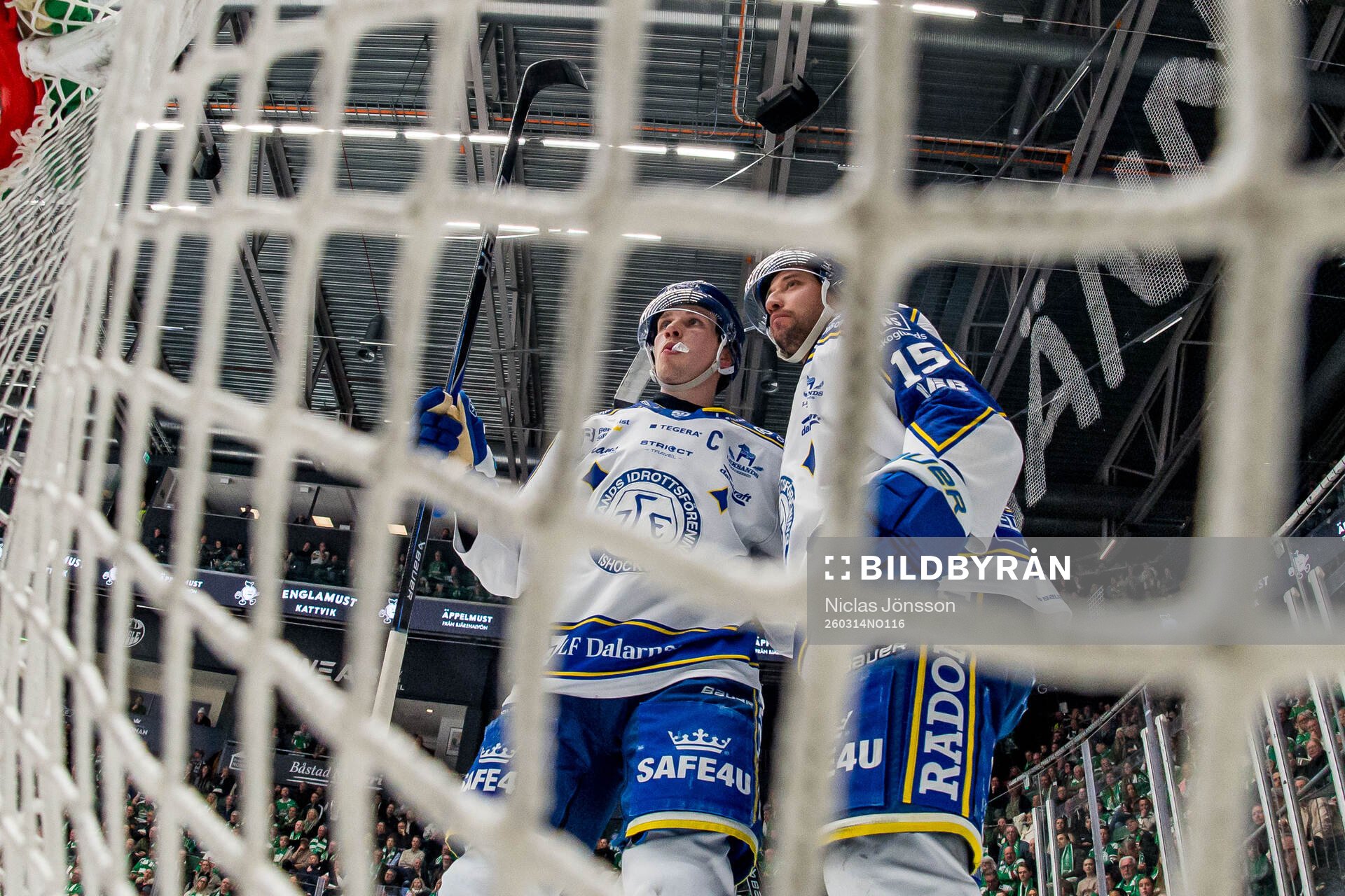 Leksands Lukas Vejdemo och Max Veronneau  jublar