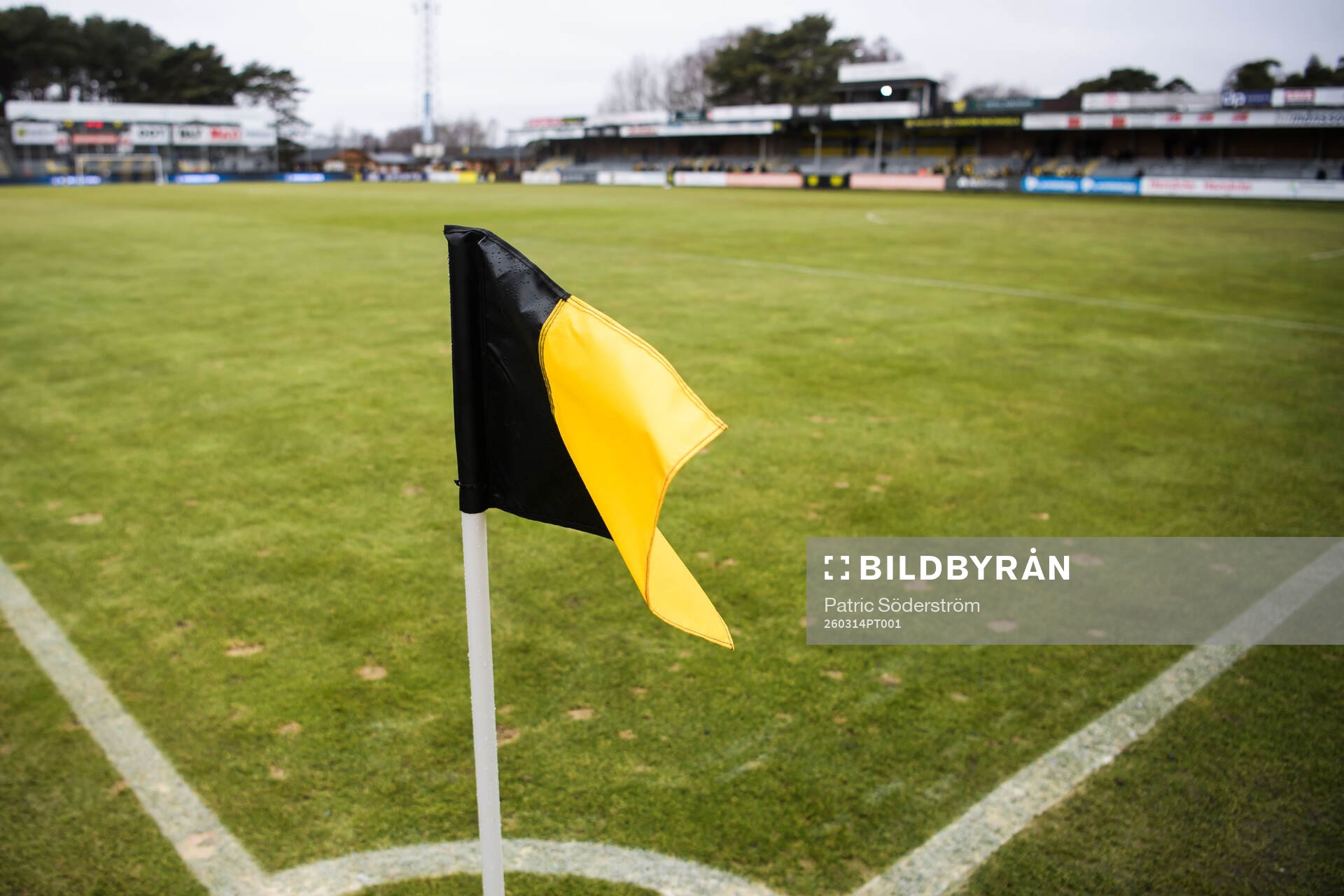 Hörnflagga och fotbollsplan