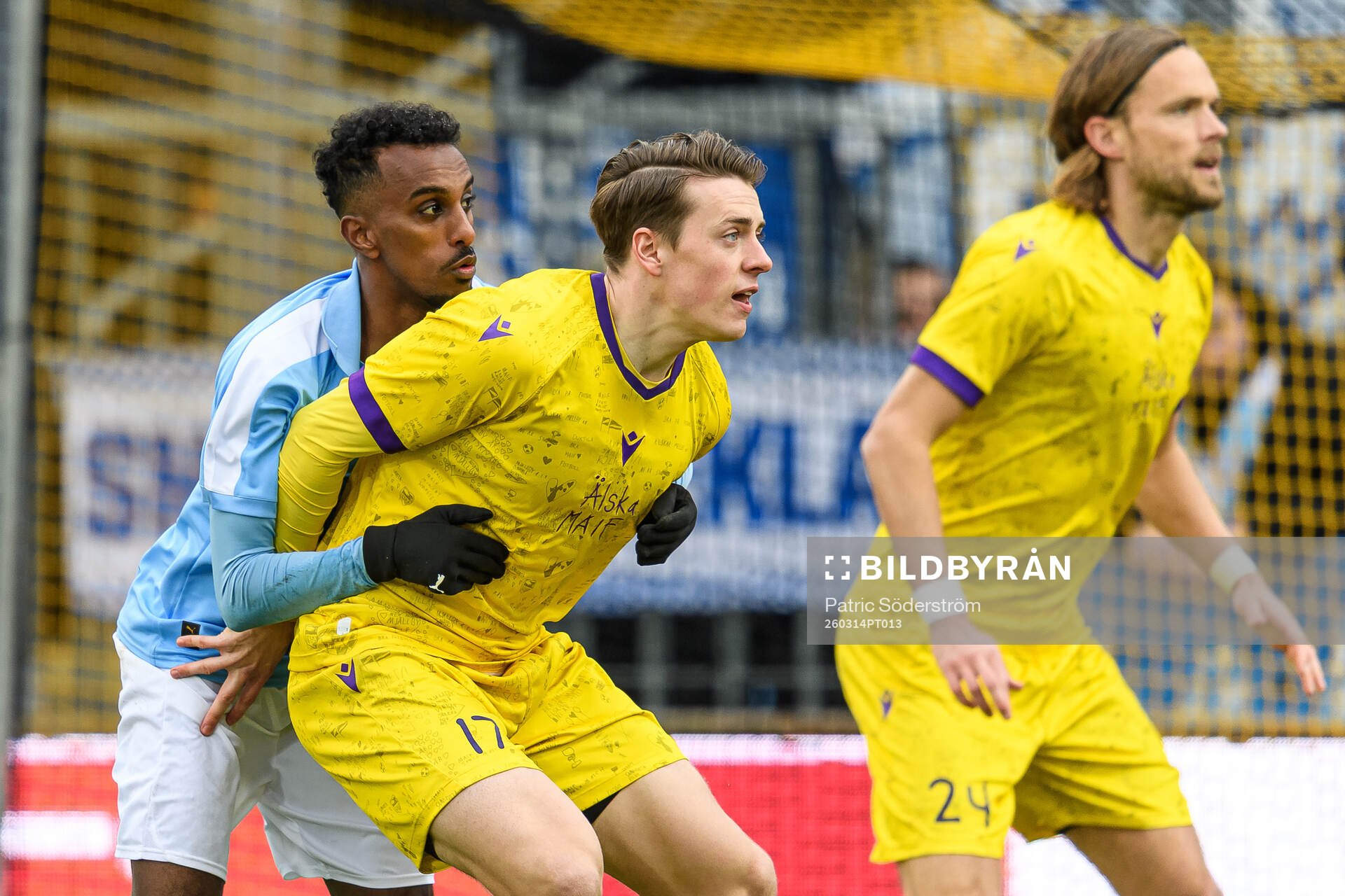 Malmö FFs Taha Ali och Mjällbys Elliot Stroud