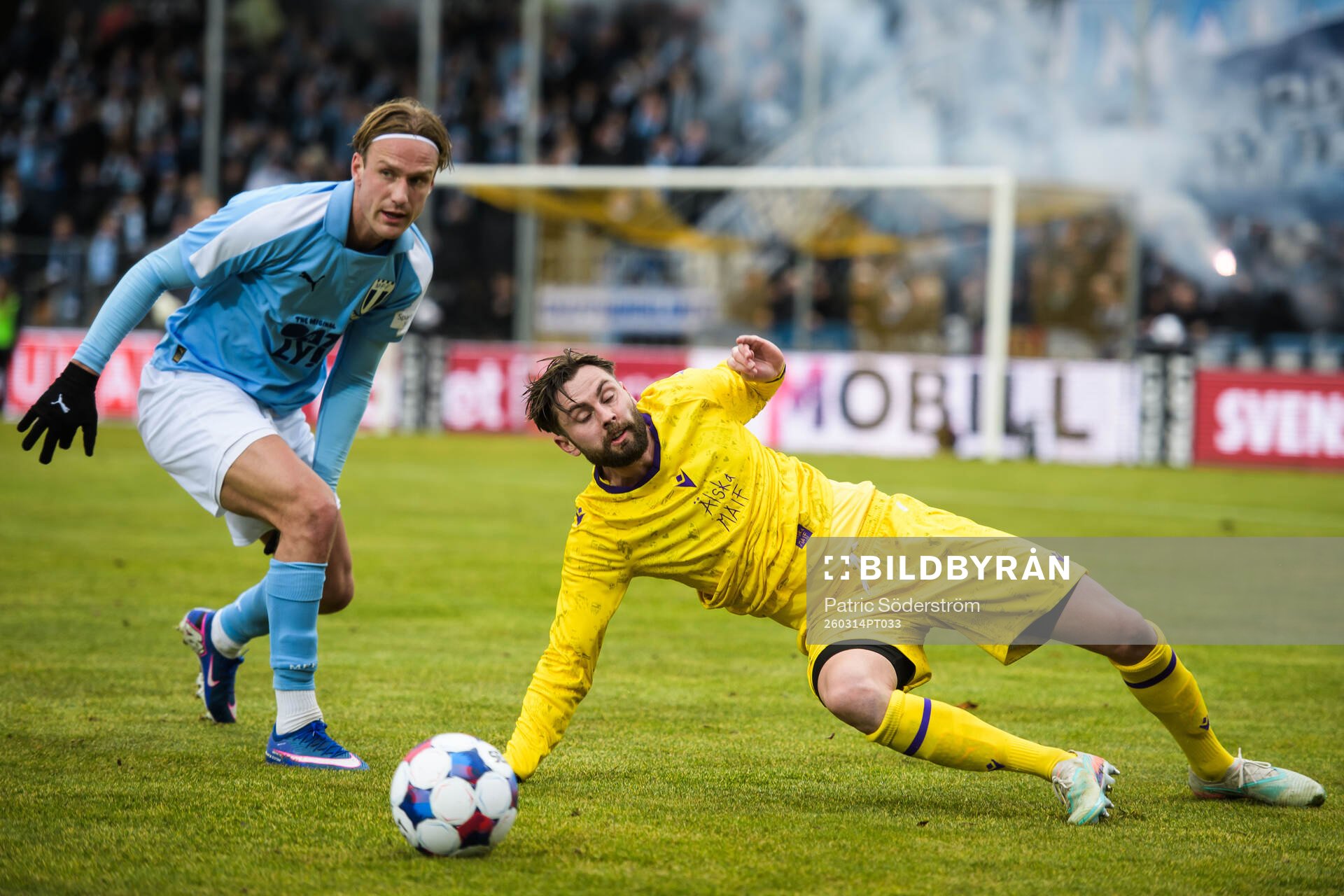 Malmö FFs Erik Botheim och Mjällbys Axel Norén