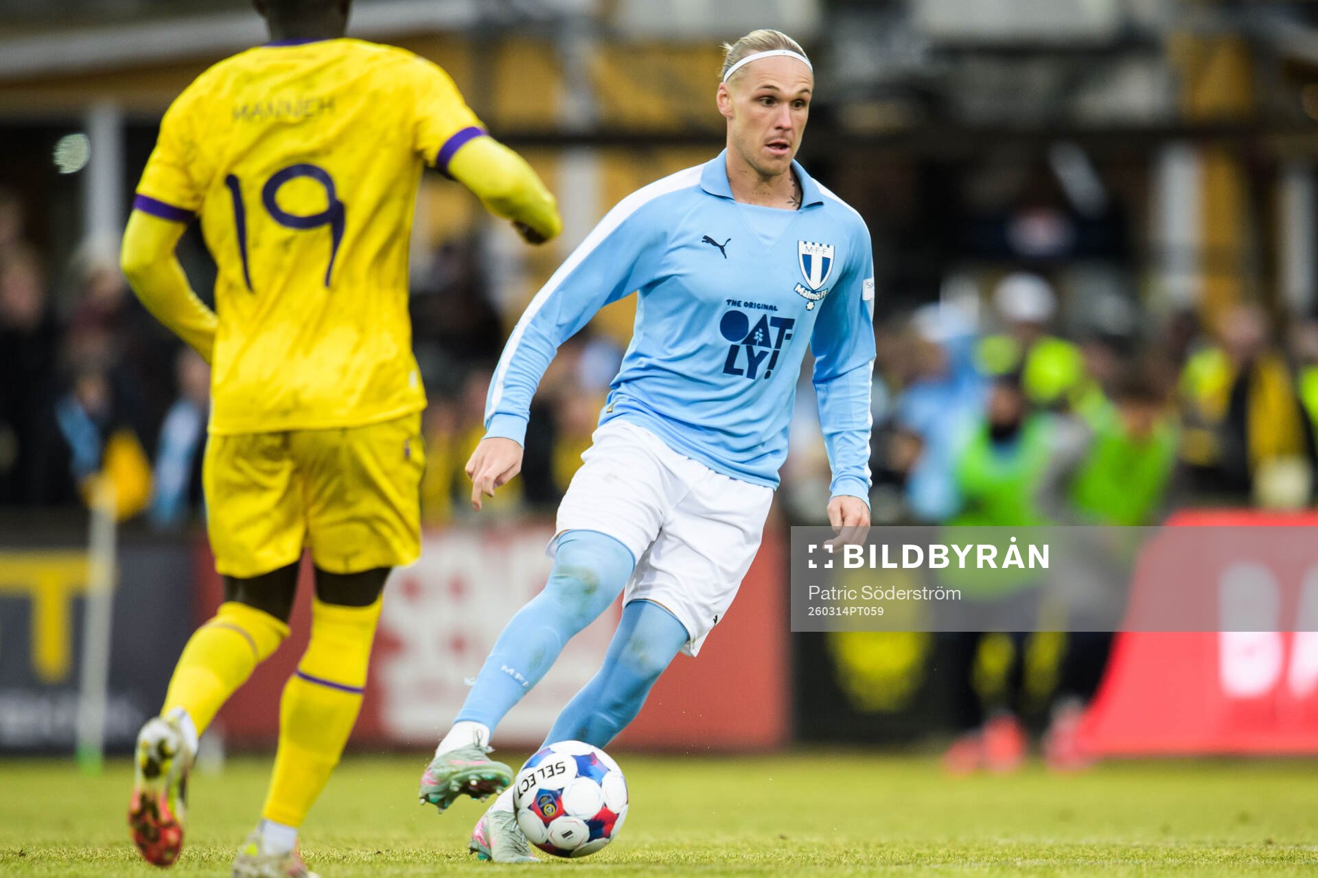 Mjällbys Abdoulie Manneh och Malmö FFs Arnor Sigurdsson