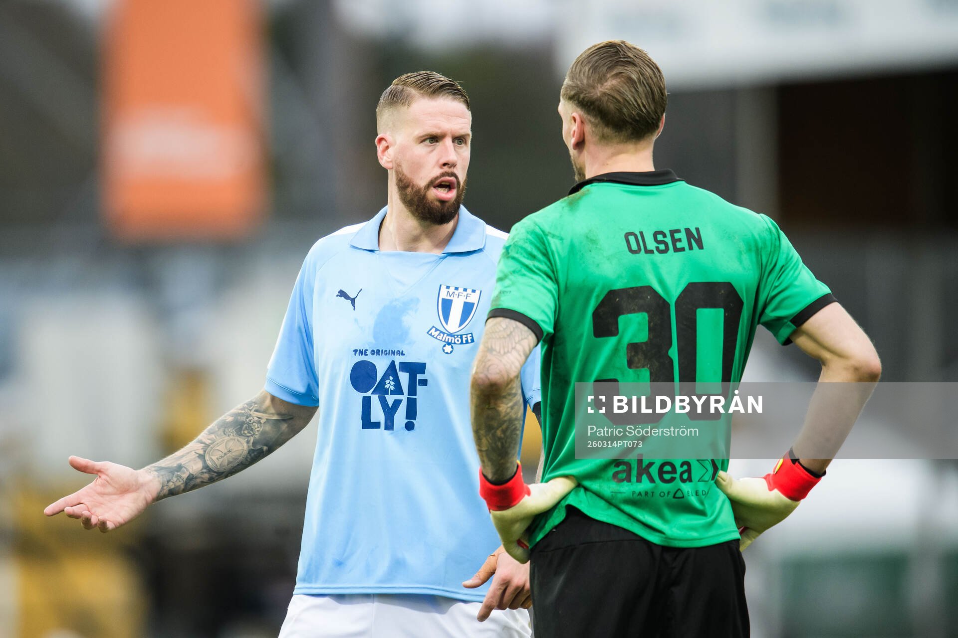 Malmö FFs Pontus Jansson och målvakt Robin Olsen deppar