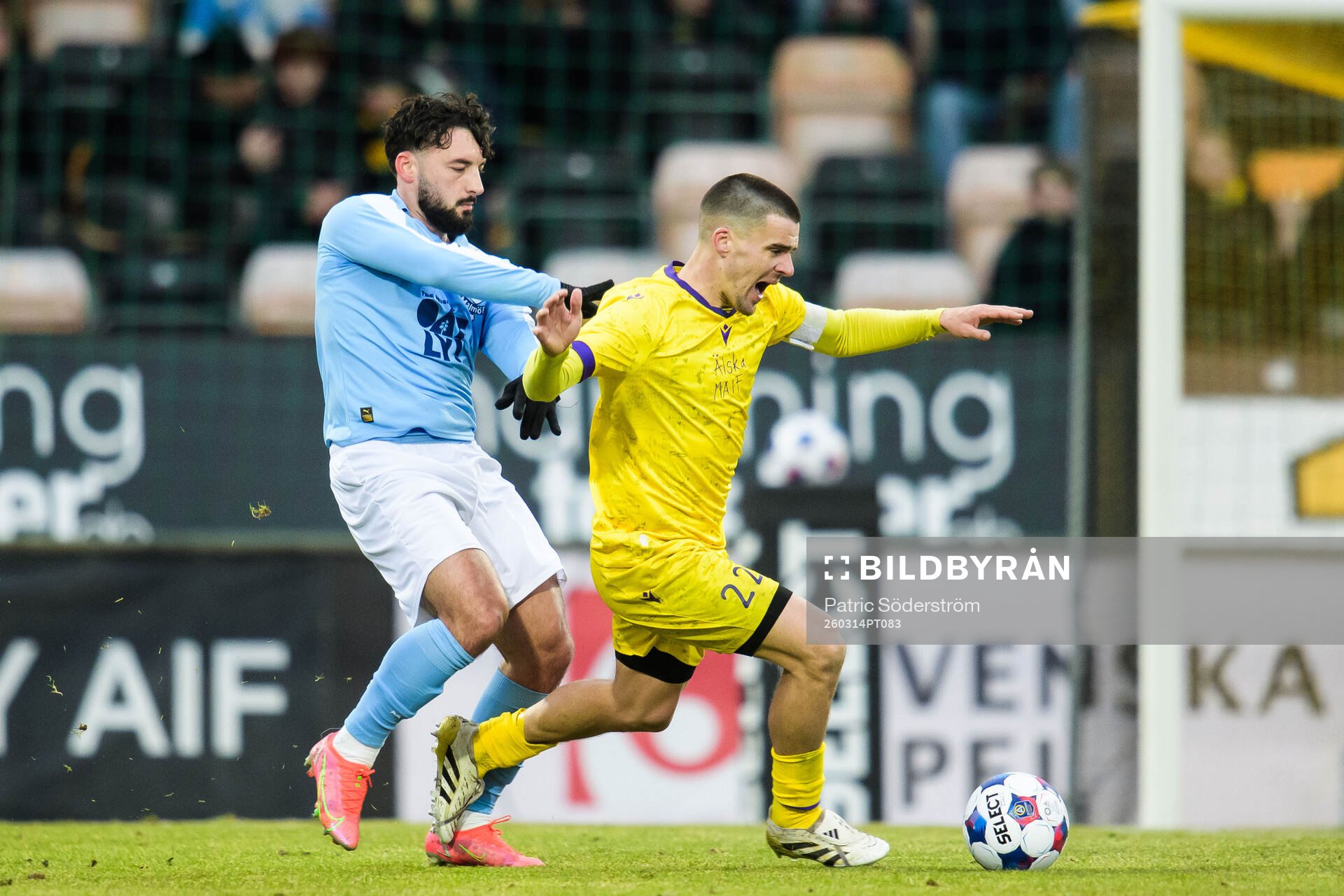 Malmö FFs Sead Haksabanovic och Mjällbys Jesper Gustavsson