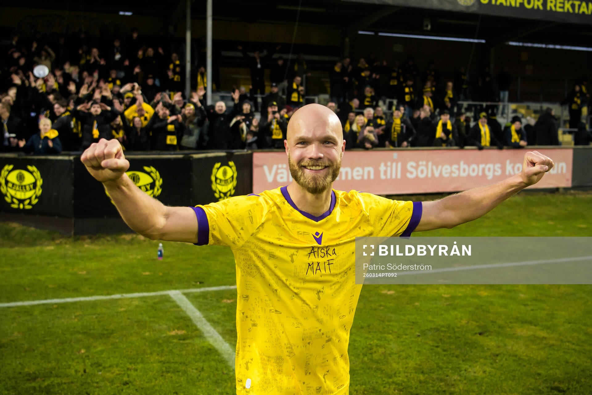 Mjällbys Viktor Gustafson jublar