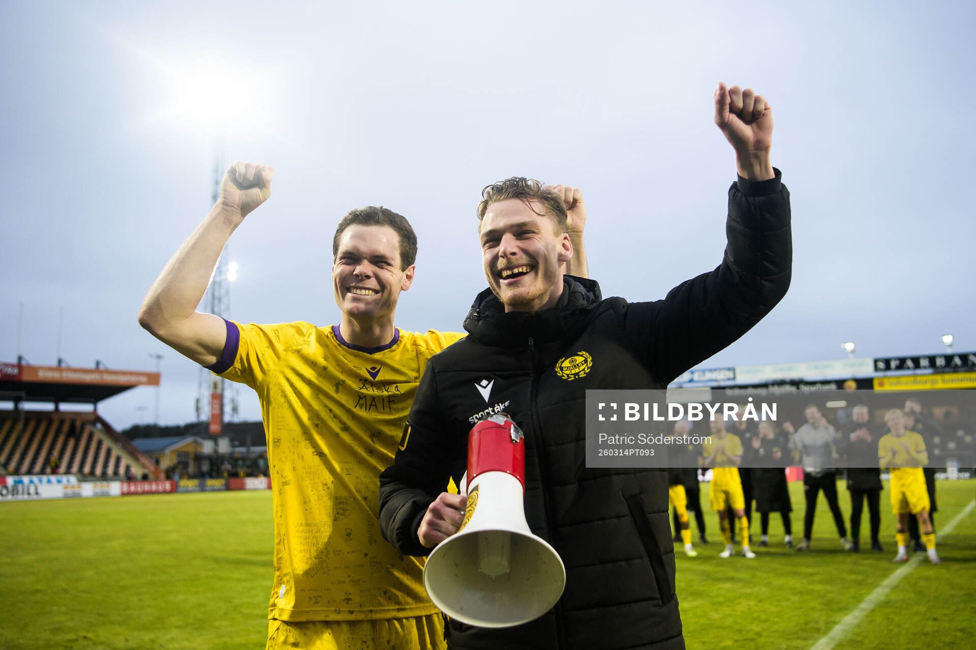 Mjällbys Jacob Bergström och Villiam Granath jublar