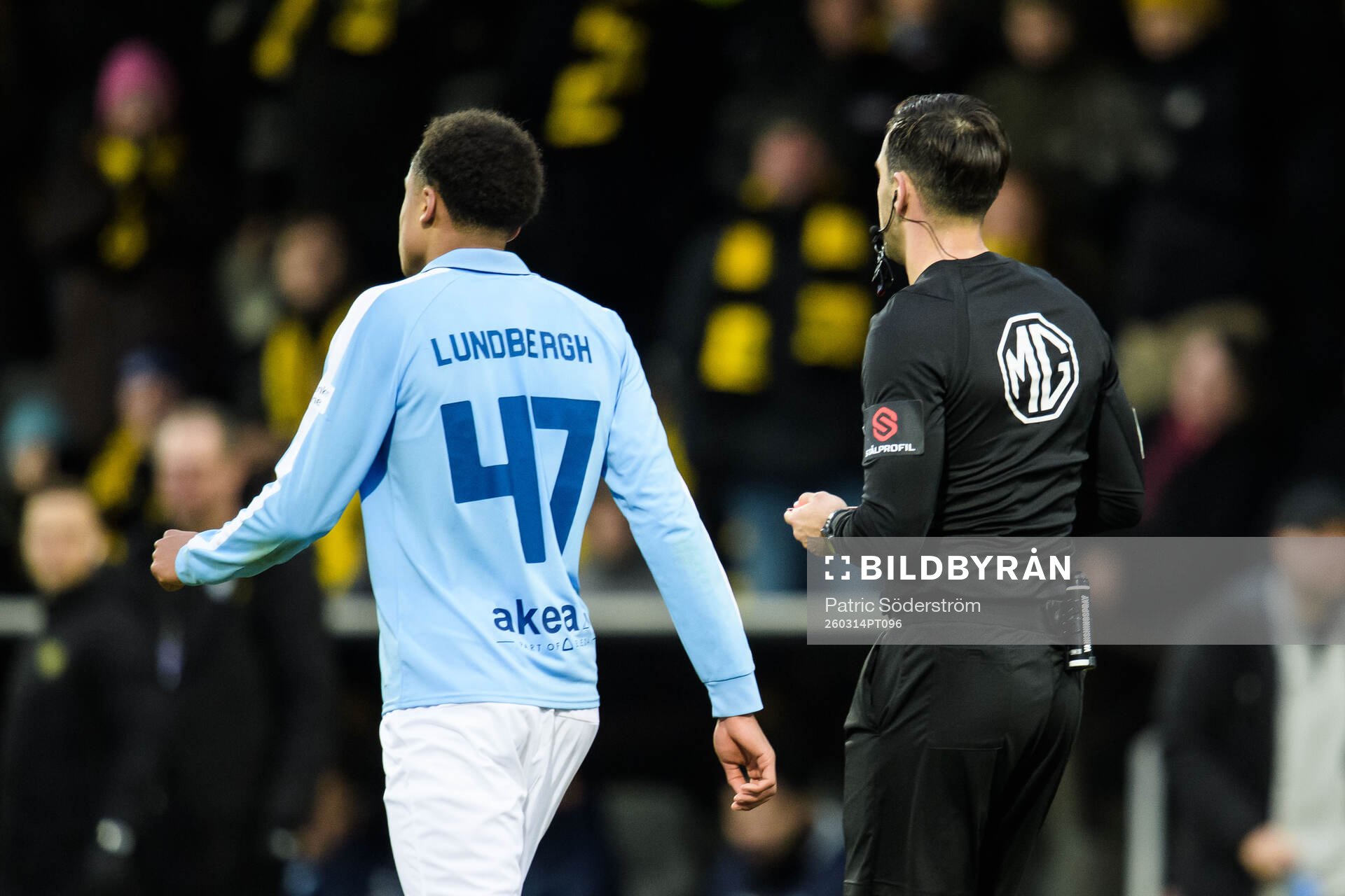 Malmö FFs Antonio Palac och Domare Granit Maqedonci dömer