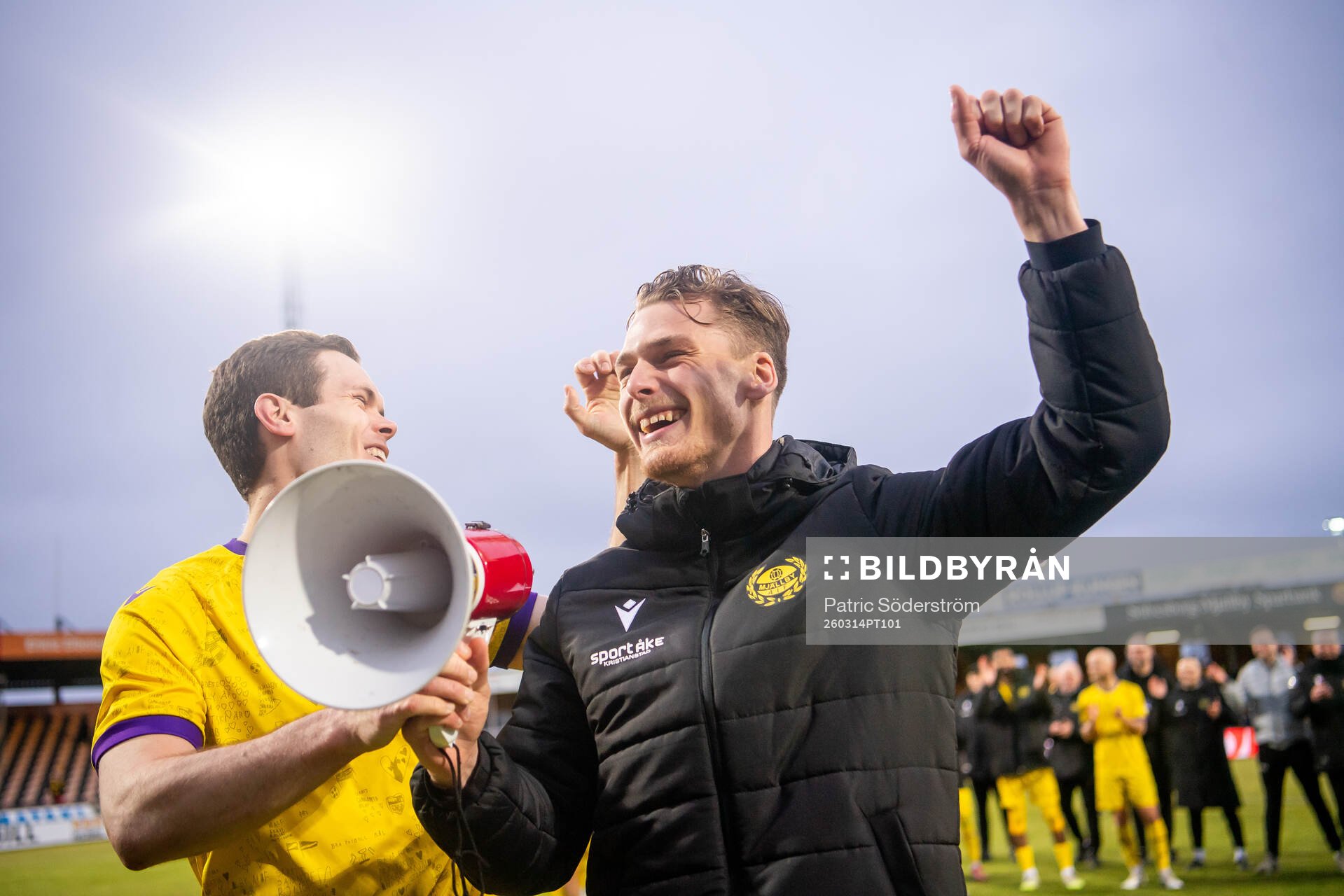 Mjällbys Jacob Bergström och Villiam Granath jublar