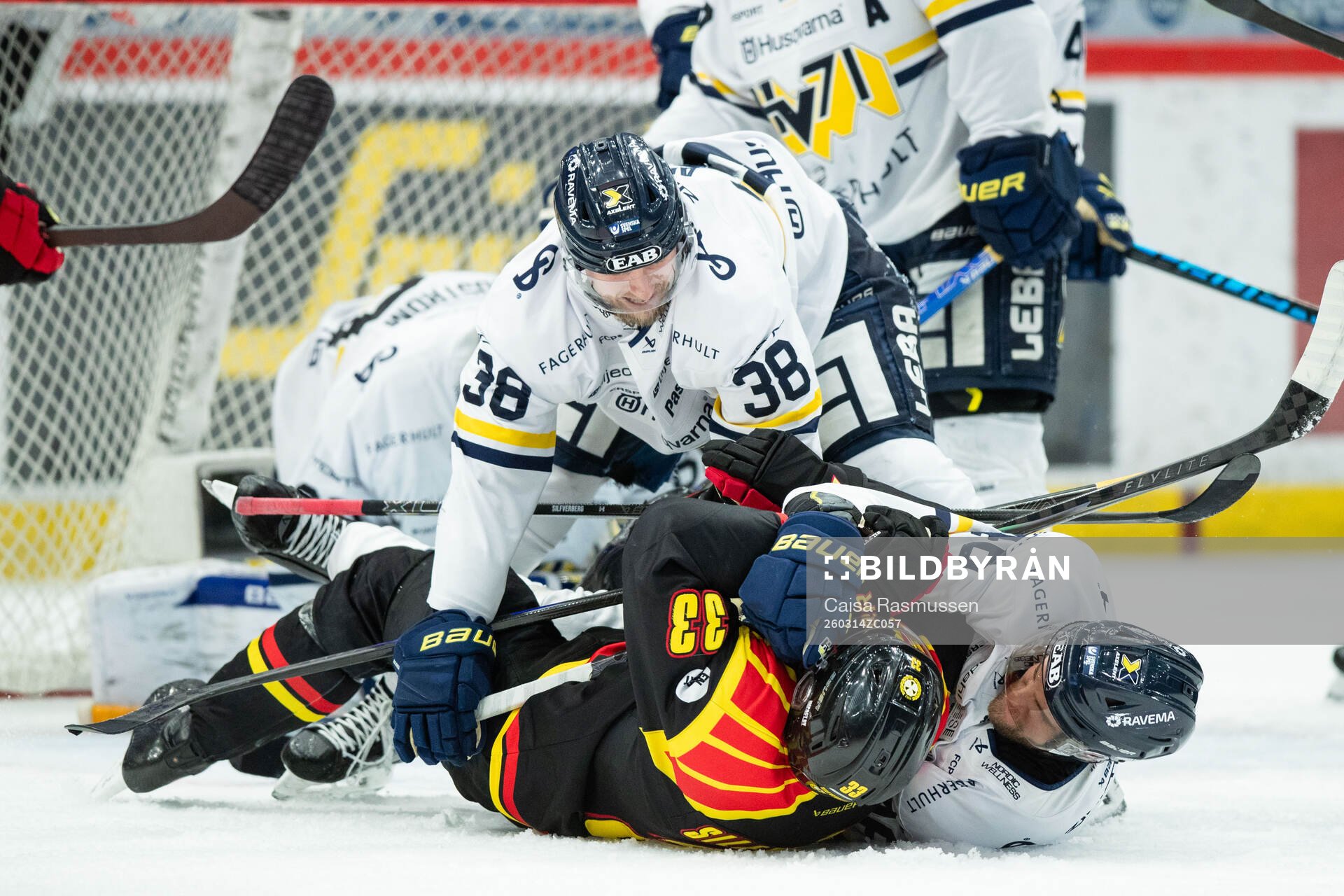 HV71s Olle Alsing, Brynäs Jakob Silfverberg och HV71s