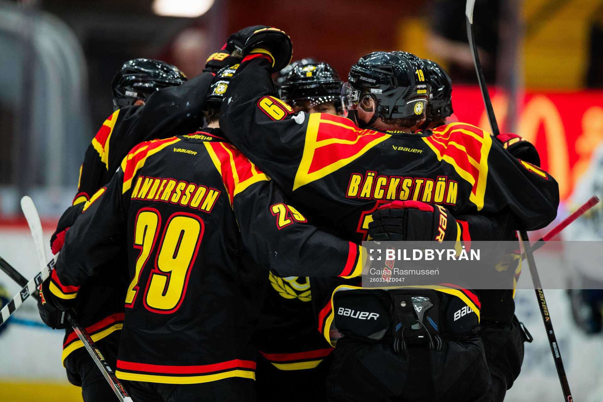 Brynäs Axel Andersson och Nicklas Bäckström jublar