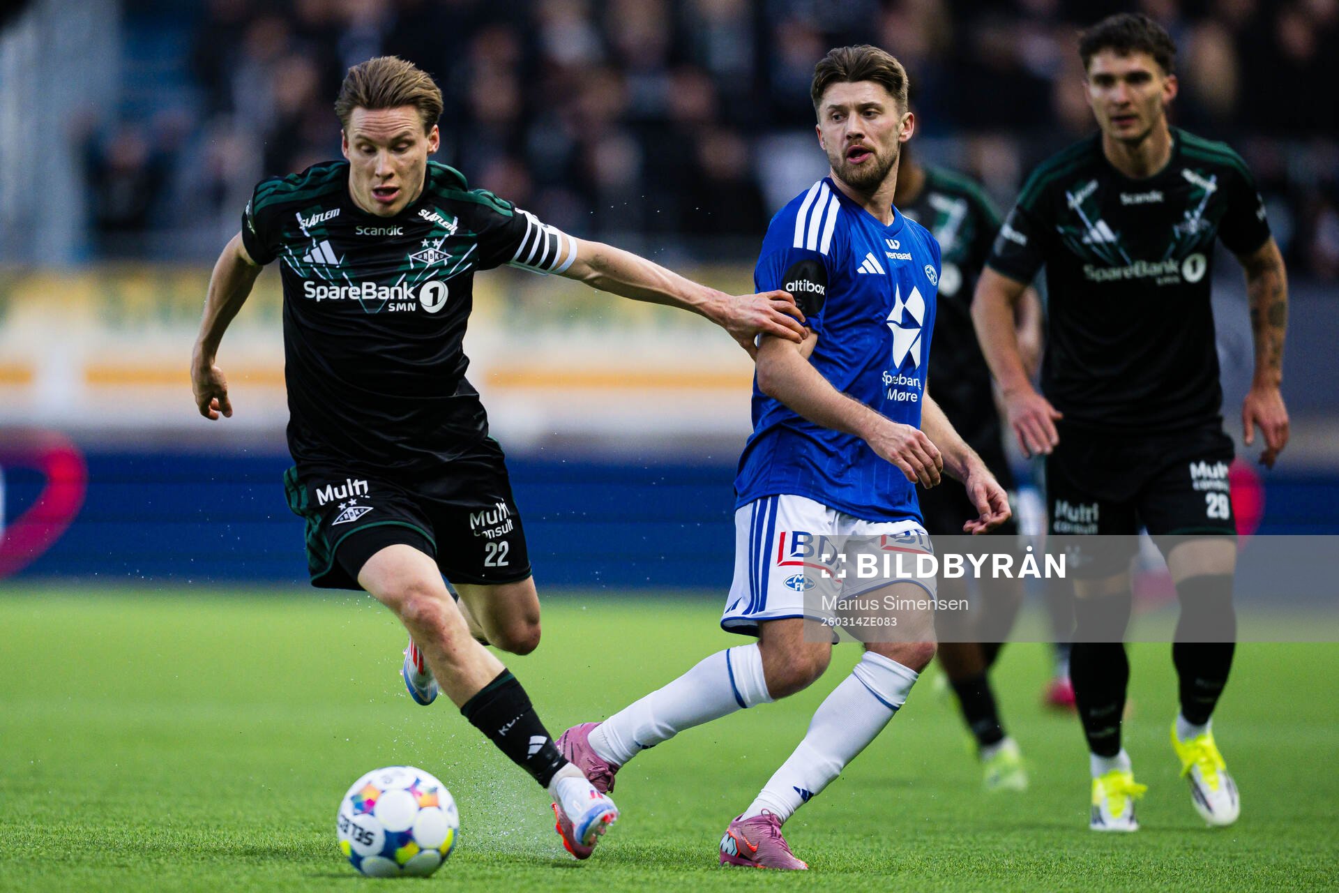 Jonas Svensson of Rosenborg and Vebjørn Hoff of Molde